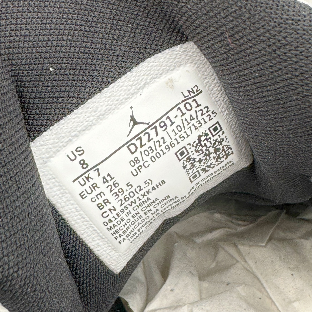 图片[11]-＃PB纯原福利‼️ Air Jordan Courtside AJ23 简版中帮复古休闲运动文化篮球鞋 DZ2791-101 市面唯一纯原批次 全套原纸板楦头开发 原厂大底磨具加持立体防滑纹理 原装可视Air Sole气垫 原汁原味最完美的版型 唯一正确鞋头趴度弧度高度鞋身腰线 作为AJ3到AJ4之间的过渡产品 之所以被称为AJ3的简版 它们的造型非常的相似但是也有一些差异 鞋面采用耐磨的牛剖层和人造革鞋面搭配 后跟可以明显看见Air Max气垫 出色的包裹效果让鞋子脚感非常舒适 也让脚掌以及脚面更加的贴合鞋子 在双脚落地产生冲击力的同时 可视气垫可以有效减缓力道 提高鞋子整体的稳定性 既能起到减震的作用 又能保证双足舒适的脚感 另外灵敏的Phylon中底以及鞋帮的设计 锁住双足 也为前掌提供了有效的包裹 内衬部分采用了透气的织物材料 为脚部的舒适脚感提供了充足的条件 最后就是大底部分 大底采用的是橡胶材质 无论是日常压马路还是简单的运动 都是可以驾驭 鞋底水波纹以及其他不规则图案 也保障了鞋子充足的防滑性以及耐磨性 尺码：36 36.5 37.5 38 38.5 39 40 40.5 41 42 42.5 43 44 45 46 47.5-选品中心