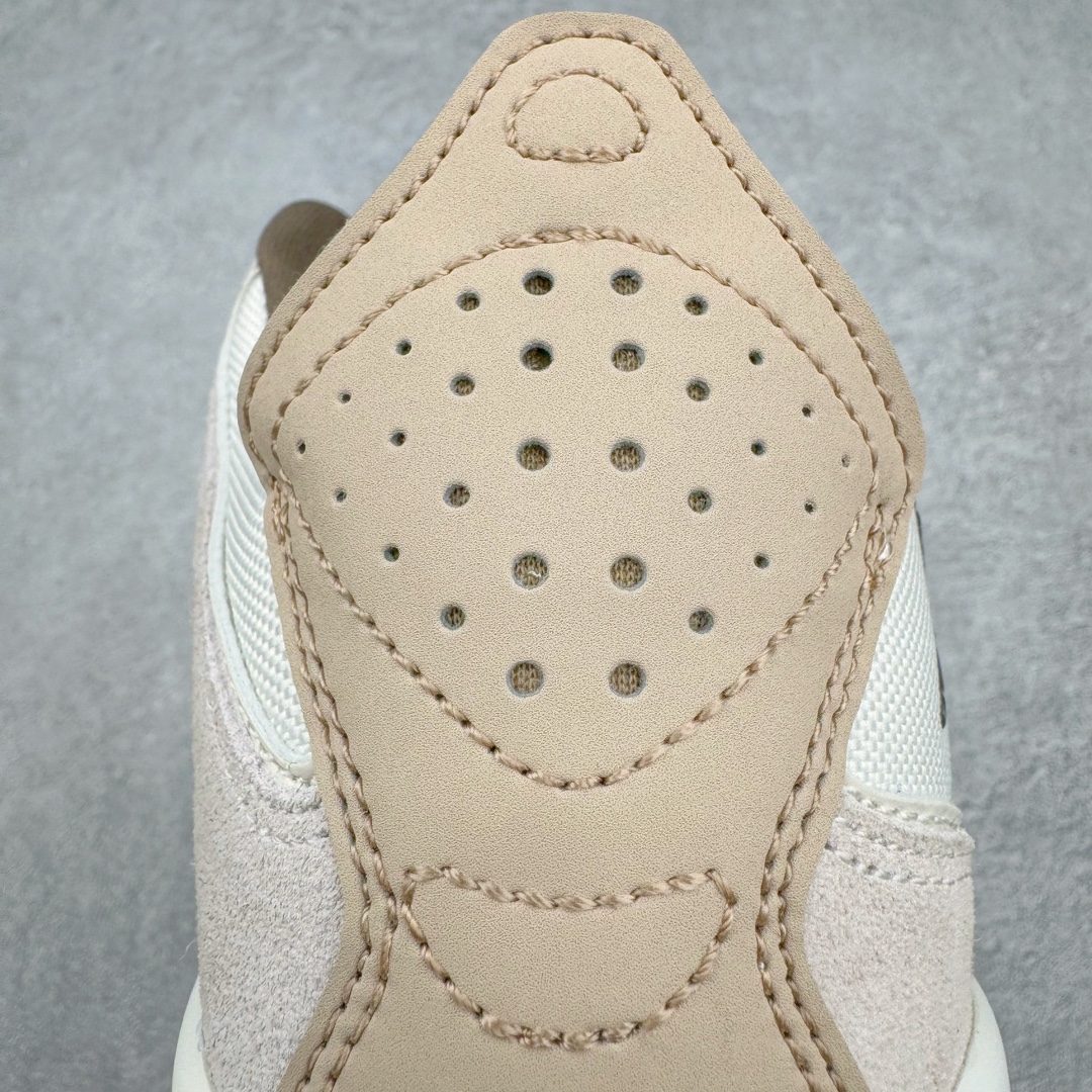 图片[11]-＃PB纯原福利 Air Jordan Courtside AJ23 简版中帮复古休闲运动文化篮球鞋 FQ6860-121 市面唯一纯原批次 全套原纸板楦头开发 原厂大底磨具加持立体防滑纹理 原装可视Air Sole气垫 原汁原味最完美的版型 唯一正确鞋头趴度弧度高度鞋身腰线 作为AJ3到AJ4之间的过渡产品 之所以被称为AJ3的简版 它们的造型非常的相似但是也有一些差异 鞋面采用耐磨的牛剖层和人造革鞋面搭配 后跟可以明显看见Air Max气垫 出色的包裹效果让鞋子脚感非常舒适 也让脚掌以及脚面更加的贴合鞋子 在双脚落地产生冲击力的同时 可视气垫可以有效减缓力道 提高鞋子整体的稳定性 既能起到减震的作用 又能保证双足舒适的脚感 另外灵敏的Phylon中底以及鞋帮的设计 锁住双足 也为前掌提供了有效的包裹 内衬部分采用了透气的织物材料 为脚部的舒适脚感提供了充足的条件 最后就是大底部分 大底采用的是橡胶材质 无论是日常压马路还是简单的运动 都是可以驾驭 鞋底水波纹以及其他不规则图案 也保障了鞋子充足的防滑性以及耐磨性 尺码：36 36.5 37.5 38 38.5 39 40 40.5 41 42 42.5 43 44 45 46 47.5-选品中心