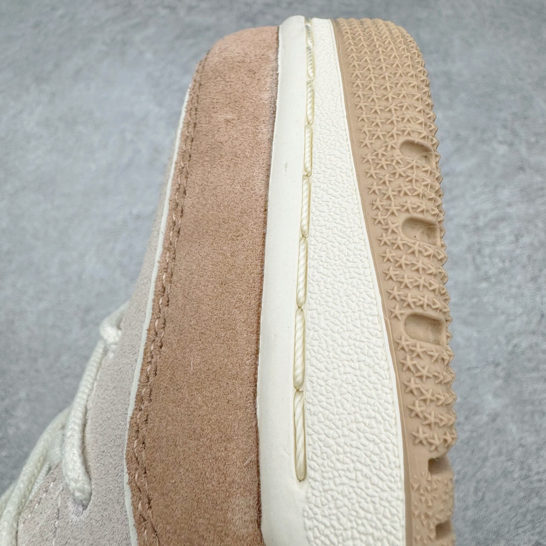 图片[15]-＃PB纯原福利 Air Jordan Courtside AJ23 简版中帮复古休闲运动文化篮球鞋 FQ6860-121 市面唯一纯原批次 全套原纸板楦头开发 原厂大底磨具加持立体防滑纹理 原装可视Air Sole气垫 原汁原味最完美的版型 唯一正确鞋头趴度弧度高度鞋身腰线 作为AJ3到AJ4之间的过渡产品 之所以被称为AJ3的简版 它们的造型非常的相似但是也有一些差异 鞋面采用耐磨的牛剖层和人造革鞋面搭配 后跟可以明显看见Air Max气垫 出色的包裹效果让鞋子脚感非常舒适 也让脚掌以及脚面更加的贴合鞋子 在双脚落地产生冲击力的同时 可视气垫可以有效减缓力道 提高鞋子整体的稳定性 既能起到减震的作用 又能保证双足舒适的脚感 另外灵敏的Phylon中底以及鞋帮的设计 锁住双足 也为前掌提供了有效的包裹 内衬部分采用了透气的织物材料 为脚部的舒适脚感提供了充足的条件 最后就是大底部分 大底采用的是橡胶材质 无论是日常压马路还是简单的运动 都是可以驾驭 鞋底水波纹以及其他不规则图案 也保障了鞋子充足的防滑性以及耐磨性 尺码：36 36.5 37.5 38 38.5 39 40 40.5 41 42 42.5 43 44 45 46 47.5-选品中心