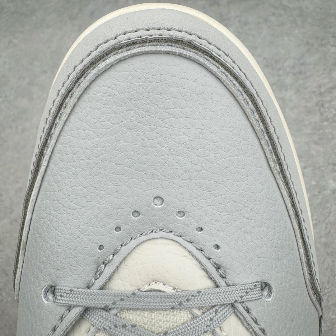 图片[15]-＃PB纯原福利 Air Jordan Courtside AJ23 简版中帮复古休闲运动文化篮球鞋 AR1000-003 市面唯一纯原批次 全套原纸板楦头开发 原厂大底磨具加持立体防滑纹理 原装可视Air Sole气垫 原汁原味最完美的版型 唯一正确鞋头趴度弧度高度鞋身腰线 作为AJ3到AJ4之间的过渡产品 之所以被称为AJ3的简版 它们的造型非常的相似但是也有一些差异 鞋面采用耐磨的牛剖层和人造革鞋面搭配 后跟可以明显看见Air Max气垫 出色的包裹效果让鞋子脚感非常舒适 也让脚掌以及脚面更加的贴合鞋子 在双脚落地产生冲击力的同时 可视气垫可以有效减缓力道 提高鞋子整体的稳定性 既能起到减震的作用 又能保证双足舒适的脚感 另外灵敏的Phylon中底以及鞋帮的设计 锁住双足 也为前掌提供了有效的包裹 内衬部分采用了透气的织物材料 为脚部的舒适脚感提供了充足的条件 最后就是大底部分 大底采用的是橡胶材质 无论是日常压马路还是简单的运动 都是可以驾驭 鞋底水波纹以及其他不规则图案 也保障了鞋子充足的防滑性以及耐磨性 尺码：36 36.5 37.5 38 38.5 39 40 40.5 41 42 42.5 43 44 45 46 47.5-选品中心