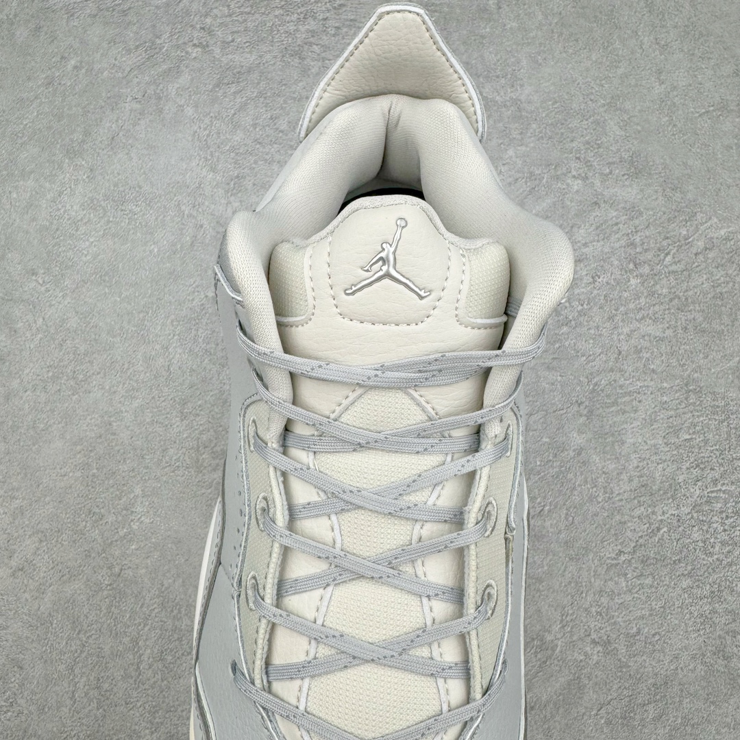 图片[5]-＃PB纯原福利 Air Jordan Courtside AJ23 简版中帮复古休闲运动文化篮球鞋 AR1000-003 市面唯一纯原批次 全套原纸板楦头开发 原厂大底磨具加持立体防滑纹理 原装可视Air Sole气垫 原汁原味最完美的版型 唯一正确鞋头趴度弧度高度鞋身腰线 作为AJ3到AJ4之间的过渡产品 之所以被称为AJ3的简版 它们的造型非常的相似但是也有一些差异 鞋面采用耐磨的牛剖层和人造革鞋面搭配 后跟可以明显看见Air Max气垫 出色的包裹效果让鞋子脚感非常舒适 也让脚掌以及脚面更加的贴合鞋子 在双脚落地产生冲击力的同时 可视气垫可以有效减缓力道 提高鞋子整体的稳定性 既能起到减震的作用 又能保证双足舒适的脚感 另外灵敏的Phylon中底以及鞋帮的设计 锁住双足 也为前掌提供了有效的包裹 内衬部分采用了透气的织物材料 为脚部的舒适脚感提供了充足的条件 最后就是大底部分 大底采用的是橡胶材质 无论是日常压马路还是简单的运动 都是可以驾驭 鞋底水波纹以及其他不规则图案 也保障了鞋子充足的防滑性以及耐磨性 尺码：36 36.5 37.5 38 38.5 39 40 40.5 41 42 42.5 43 44 45 46 47.5-选品中心