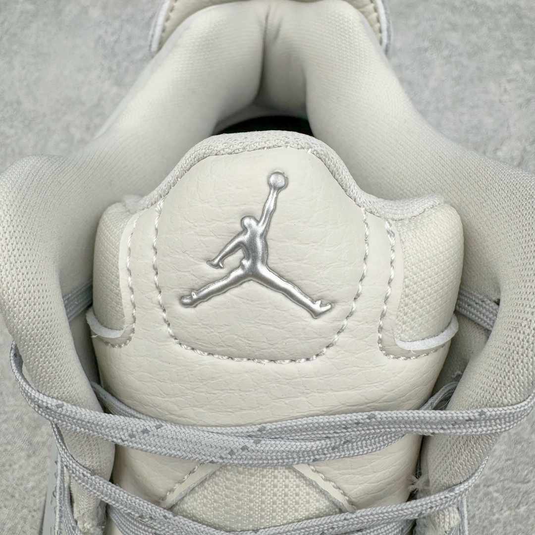 图片[14]-＃PB纯原福利 Air Jordan Courtside AJ23 简版中帮复古休闲运动文化篮球鞋 AR1000-003 市面唯一纯原批次 全套原纸板楦头开发 原厂大底磨具加持立体防滑纹理 原装可视Air Sole气垫 原汁原味最完美的版型 唯一正确鞋头趴度弧度高度鞋身腰线 作为AJ3到AJ4之间的过渡产品 之所以被称为AJ3的简版 它们的造型非常的相似但是也有一些差异 鞋面采用耐磨的牛剖层和人造革鞋面搭配 后跟可以明显看见Air Max气垫 出色的包裹效果让鞋子脚感非常舒适 也让脚掌以及脚面更加的贴合鞋子 在双脚落地产生冲击力的同时 可视气垫可以有效减缓力道 提高鞋子整体的稳定性 既能起到减震的作用 又能保证双足舒适的脚感 另外灵敏的Phylon中底以及鞋帮的设计 锁住双足 也为前掌提供了有效的包裹 内衬部分采用了透气的织物材料 为脚部的舒适脚感提供了充足的条件 最后就是大底部分 大底采用的是橡胶材质 无论是日常压马路还是简单的运动 都是可以驾驭 鞋底水波纹以及其他不规则图案 也保障了鞋子充足的防滑性以及耐磨性 尺码：36 36.5 37.5 38 38.5 39 40 40.5 41 42 42.5 43 44 45 46 47.5-选品中心