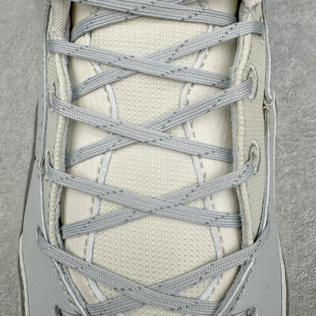 图片[13]-＃PB纯原福利 Air Jordan Courtside AJ23 简版中帮复古休闲运动文化篮球鞋 AR1000-003 市面唯一纯原批次 全套原纸板楦头开发 原厂大底磨具加持立体防滑纹理 原装可视Air Sole气垫 原汁原味最完美的版型 唯一正确鞋头趴度弧度高度鞋身腰线 作为AJ3到AJ4之间的过渡产品 之所以被称为AJ3的简版 它们的造型非常的相似但是也有一些差异 鞋面采用耐磨的牛剖层和人造革鞋面搭配 后跟可以明显看见Air Max气垫 出色的包裹效果让鞋子脚感非常舒适 也让脚掌以及脚面更加的贴合鞋子 在双脚落地产生冲击力的同时 可视气垫可以有效减缓力道 提高鞋子整体的稳定性 既能起到减震的作用 又能保证双足舒适的脚感 另外灵敏的Phylon中底以及鞋帮的设计 锁住双足 也为前掌提供了有效的包裹 内衬部分采用了透气的织物材料 为脚部的舒适脚感提供了充足的条件 最后就是大底部分 大底采用的是橡胶材质 无论是日常压马路还是简单的运动 都是可以驾驭 鞋底水波纹以及其他不规则图案 也保障了鞋子充足的防滑性以及耐磨性 尺码：36 36.5 37.5 38 38.5 39 40 40.5 41 42 42.5 43 44 45 46 47.5-选品中心