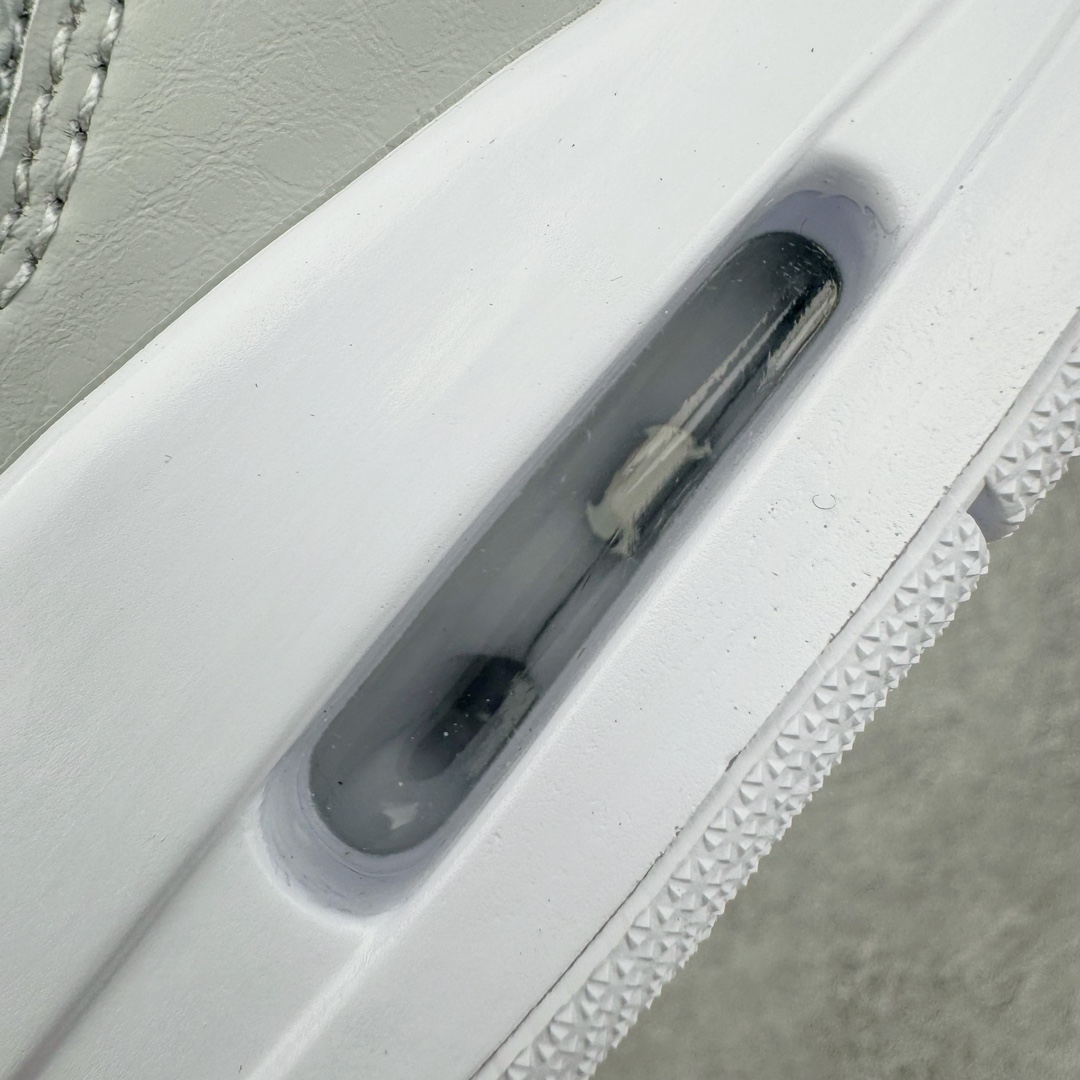 图片[13]-＃PB纯原福利 Air Jordan Courtside AJ23 简版中帮复古休闲运动文化篮球鞋 AR1000-002 市面唯一纯原批次 全套原纸板楦头开发 原厂大底磨具加持立体防滑纹理 原装可视Air Sole气垫 原汁原味最完美的版型 唯一正确鞋头趴度弧度高度鞋身腰线 作为AJ3到AJ4之间的过渡产品 之所以被称为AJ3的简版 它们的造型非常的相似但是也有一些差异 鞋面采用耐磨的牛剖层和人造革鞋面搭配 后跟可以明显看见Air Max气垫 出色的包裹效果让鞋子脚感非常舒适 也让脚掌以及脚面更加的贴合鞋子 在双脚落地产生冲击力的同时 可视气垫可以有效减缓力道 提高鞋子整体的稳定性 既能起到减震的作用 又能保证双足舒适的脚感 另外灵敏的Phylon中底以及鞋帮的设计 锁住双足 也为前掌提供了有效的包裹 内衬部分采用了透气的织物材料 为脚部的舒适脚感提供了充足的条件 最后就是大底部分 大底采用的是橡胶材质 无论是日常压马路还是简单的运动 都是可以驾驭 鞋底水波纹以及其他不规则图案 也保障了鞋子充足的防滑性以及耐磨性 尺码：36 36.5 37.5 38 38.5 39 40 40.5 41 42 42.5 43 44 45 46 47.5-选品中心