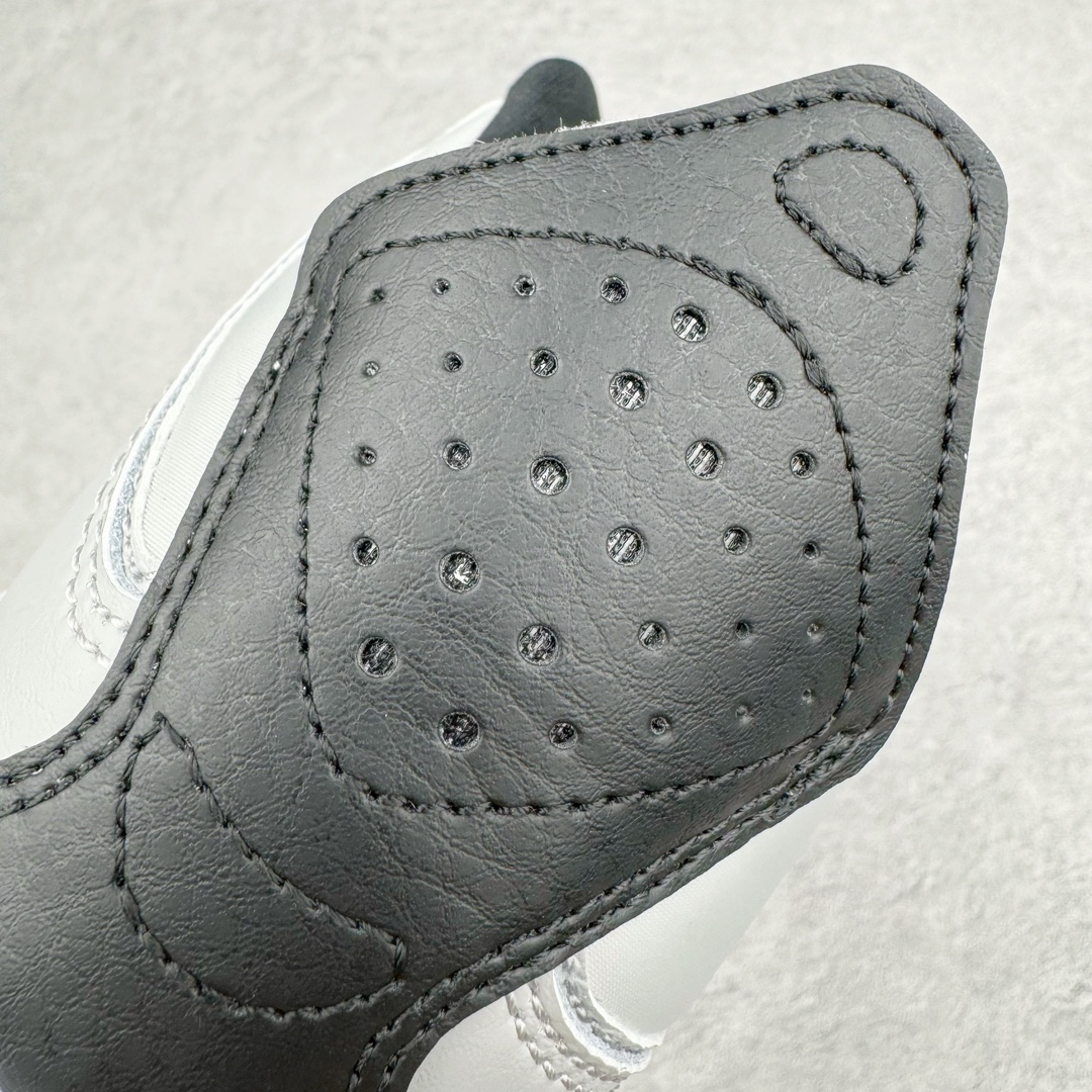 图片[12]-＃PB纯原福利 Air Jordan Courtside AJ23 简版中帮复古休闲运动文化篮球鞋 AR1000-002 市面唯一纯原批次 全套原纸板楦头开发 原厂大底磨具加持立体防滑纹理 原装可视Air Sole气垫 原汁原味最完美的版型 唯一正确鞋头趴度弧度高度鞋身腰线 作为AJ3到AJ4之间的过渡产品 之所以被称为AJ3的简版 它们的造型非常的相似但是也有一些差异 鞋面采用耐磨的牛剖层和人造革鞋面搭配 后跟可以明显看见Air Max气垫 出色的包裹效果让鞋子脚感非常舒适 也让脚掌以及脚面更加的贴合鞋子 在双脚落地产生冲击力的同时 可视气垫可以有效减缓力道 提高鞋子整体的稳定性 既能起到减震的作用 又能保证双足舒适的脚感 另外灵敏的Phylon中底以及鞋帮的设计 锁住双足 也为前掌提供了有效的包裹 内衬部分采用了透气的织物材料 为脚部的舒适脚感提供了充足的条件 最后就是大底部分 大底采用的是橡胶材质 无论是日常压马路还是简单的运动 都是可以驾驭 鞋底水波纹以及其他不规则图案 也保障了鞋子充足的防滑性以及耐磨性 尺码：36 36.5 37.5 38 38.5 39 40 40.5 41 42 42.5 43 44 45 46 47.5-选品中心