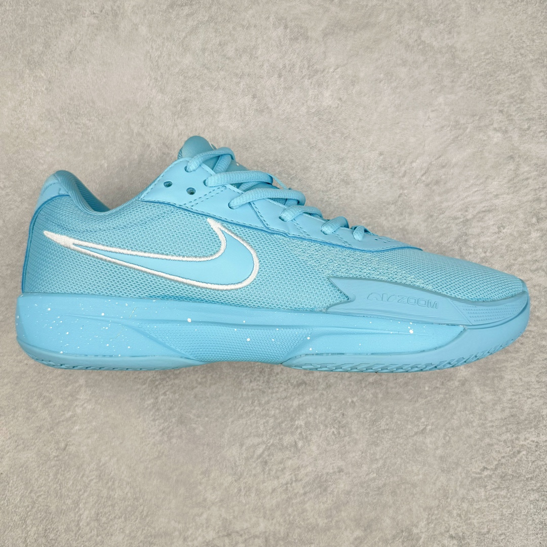 NK Air Zoom G.T. Cut Academy EP GT男/女篮球鞋 蓝色 HF5705-414 NK首度推出G.T. Cut 系列的平价款式G.T. Cut Academy，外型维持一贯的流线型设计。不同价格的款式，让不同需求的球友也能入手适合自己的球鞋。足底出色抓地设计，助你瞬息急停，随意变速，轻松摆脱对手，驰骋赛场。匠心底纹从后跟延伸至鞋头，铸就急起急停的强劲抓地表现，助力实现侧向突破和快速移步。鞋款采用出众回弹设计，为切入、转向和移步篮筐提供出色的能量回馈。回弹性能带来弹力充沛的迈步体验，让你爆发疾速。前足搭载 Zoom Air 缓震配置，助你在赛事升温之际迅猛出击。足底缓震配置带来舒适比赛体验。中底搭载厚实泡绵，营造非凡舒适的支撑感受。该鞋款可轻松驾驭坚硬地面，助力鏖战。尺码：36 36.5 37.5 38 38.5 39 40 40.5 41 42 42.5 43 44 44.5 45 46-选品中心