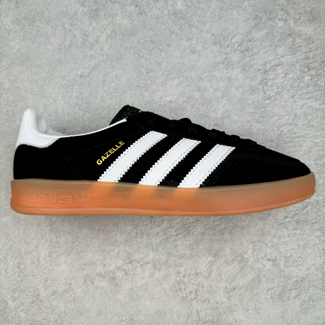 ＃福利特价 AD Gazelle Indoor Trainers 羚羊内训系列低帮复古百搭休闲运动德训风板鞋 90年代经典的复刻版！自60年代以足球训练鞋面世以来,Gazelle就以其经典设计席卷全球。1991年版本的复刻,再造经典Gazelle。采用皮革打造,搭配浊色细节,让这款经典更加简约。尺码：36 36⅔ 37⅓ 38 38⅔ 39⅓ 40 40⅔ 41⅓ 42 42⅔ 43⅓ 44 44⅔ 45-选品中心
