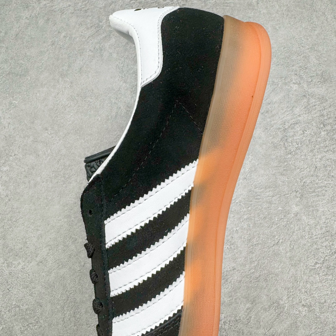 图片[7]-＃福利特价 AD Gazelle Indoor Trainers 羚羊内训系列低帮复古百搭休闲运动德训风板鞋 90年代经典的复刻版！自60年代以足球训练鞋面世以来,Gazelle就以其经典设计席卷全球。1991年版本的复刻,再造经典Gazelle。采用皮革打造,搭配浊色细节,让这款经典更加简约。尺码：36 36⅔ 37⅓ 38 38⅔ 39⅓ 40 40⅔ 41⅓ 42 42⅔ 43⅓ 44 44⅔ 45-选品中心