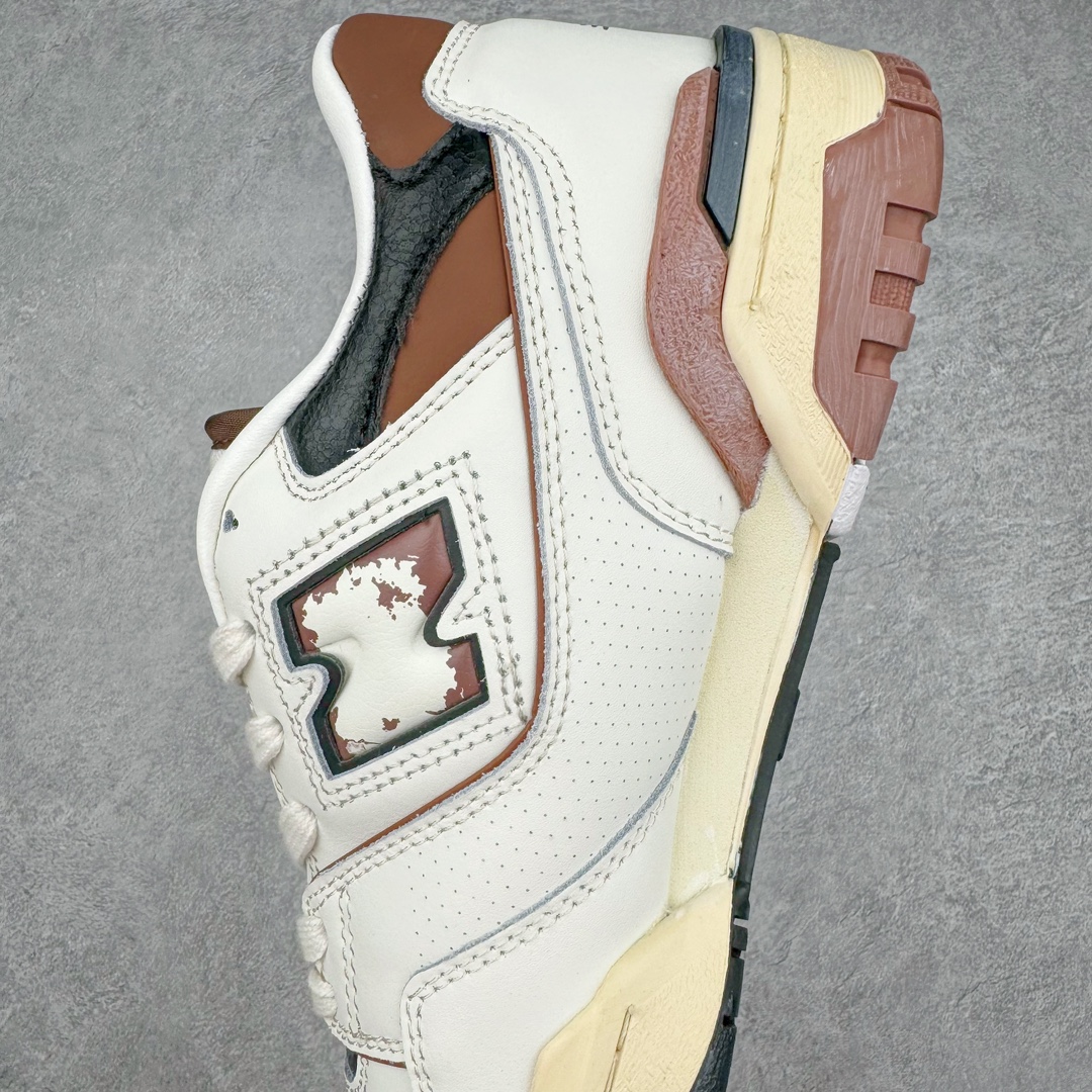 图片[7]-NB新百伦New Balance BB550系列经典复古低帮休闲运动篮球板鞋550 其实发迹于1989 年 是品牌历史中一款十分小众的篮球鞋履 低筒的鞋身搭配上皮革的设定让其鞋型在现今看来相当复古 同时搭配上Aimé Leon Dore刻画的四款配色 都让这款低调鞋款冲上炒价热搜 也因此让更多鞋迷知悉这款NB 鞋履 相比NB 550 来说 Louis Vuitton 所发表的LV Trainer 运动鞋就是知名度较高的一款球鞋了 由品牌男装创意总监Virgil Abloh 利用复古篮球鞋作为灵感刻画而成 搭配上LV 高质感皮革的陪衬成为当今精品时尚球鞋的代表作品 仔细一看New Balance 550 与Louis Vuitton LV Trainer 都以「篮球鞋」为蓝图 复古鞋貌的特色氛围也极其相似 尺码：36 37 37.5 38 38.5 39 40 40.5 41.5 42 42.5 43 44 45-选品中心