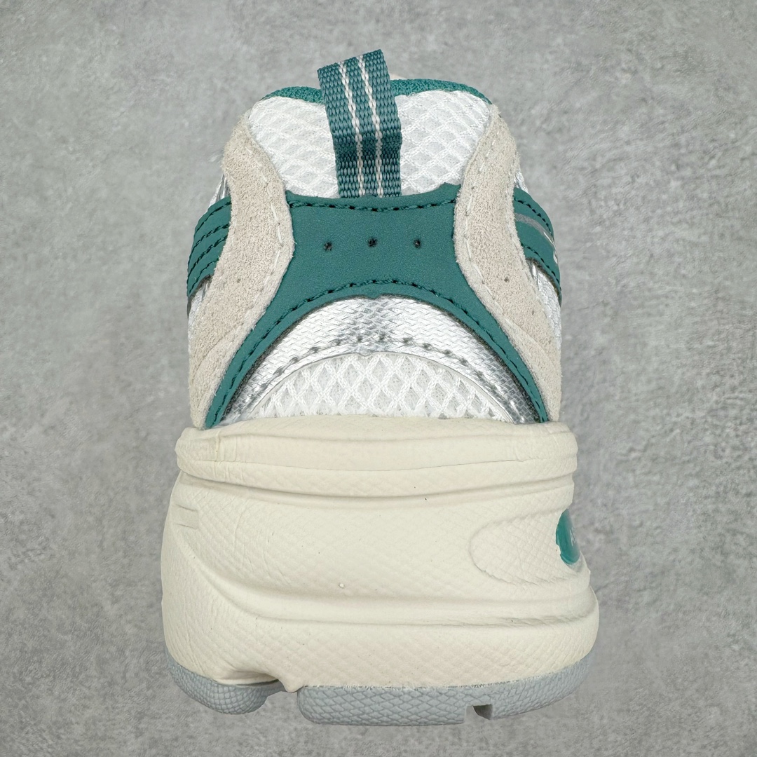 图片[8]-New Balance NB530 新百伦复古透气跑步鞋 抛弃过往以皮革为主的人气轮廓 以极具复古风范的跑鞋外观呈现 设计上全鞋以简约清爽的纯白色作基底 鞋身覆盖大面积织物网眼材质 并于鞋头、鞋带孔眼片等细节处点缀对比鲜明的反光银镀层凸显 鞋舌、侧身等位置则辅以一贯的「N」字标志和品牌徽标彰显身份 最后通过搭载的 ABZORB 缓震中底完善整体造型 尺码：36 37 37.5 38 38.5 39 40 40.5 41 42 42.5 43 44 45-选品中心