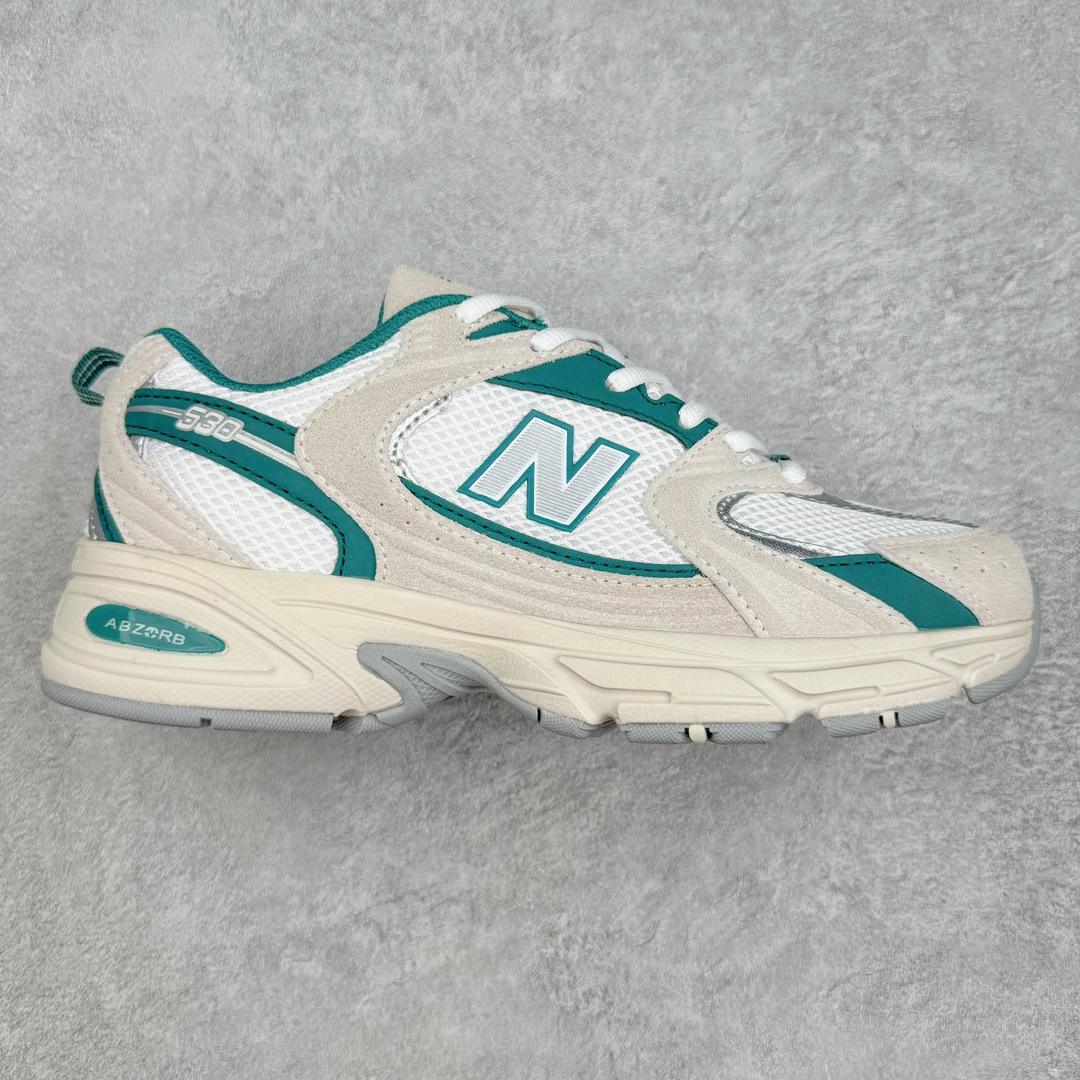 New Balance NB530 新百伦复古透气跑步鞋 抛弃过往以皮革为主的人气轮廓 以极具复古风范的跑鞋外观呈现 设计上全鞋以简约清爽的纯白色作基底 鞋身覆盖大面积织物网眼材质 并于鞋头、鞋带孔眼片等细节处点缀对比鲜明的反光银镀层凸显 鞋舌、侧身等位置则辅以一贯的「N」字标志和品牌徽标彰显身份 最后通过搭载的 ABZORB 缓震中底完善整体造型 尺码：36 37 37.5 38 38.5 39 40 40.5 41 42 42.5 43 44 45-选品中心