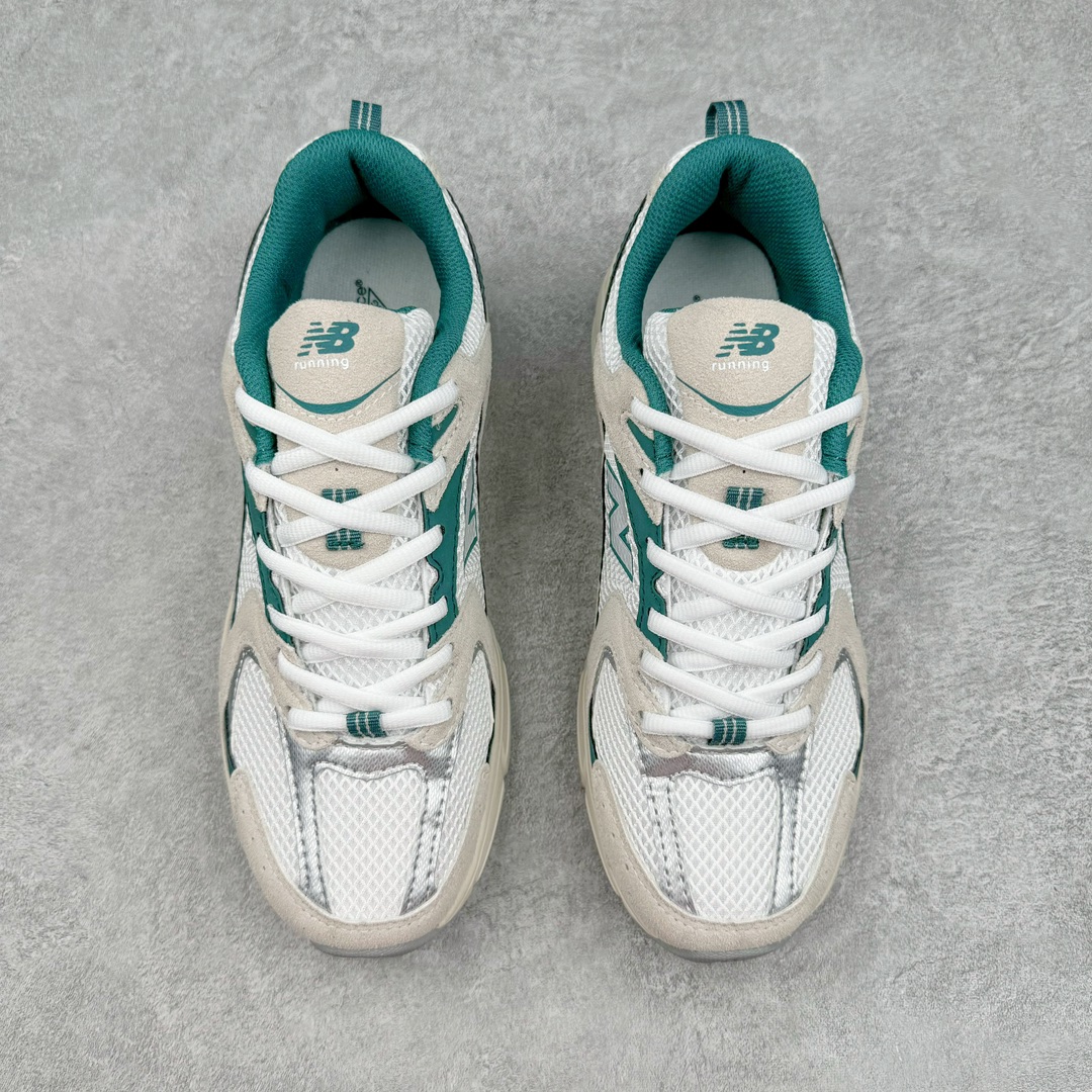 图片[2]-New Balance NB530 新百伦复古透气跑步鞋 抛弃过往以皮革为主的人气轮廓 以极具复古风范的跑鞋外观呈现 设计上全鞋以简约清爽的纯白色作基底 鞋身覆盖大面积织物网眼材质 并于鞋头、鞋带孔眼片等细节处点缀对比鲜明的反光银镀层凸显 鞋舌、侧身等位置则辅以一贯的「N」字标志和品牌徽标彰显身份 最后通过搭载的 ABZORB 缓震中底完善整体造型 尺码：36 37 37.5 38 38.5 39 40 40.5 41 42 42.5 43 44 45-选品中心