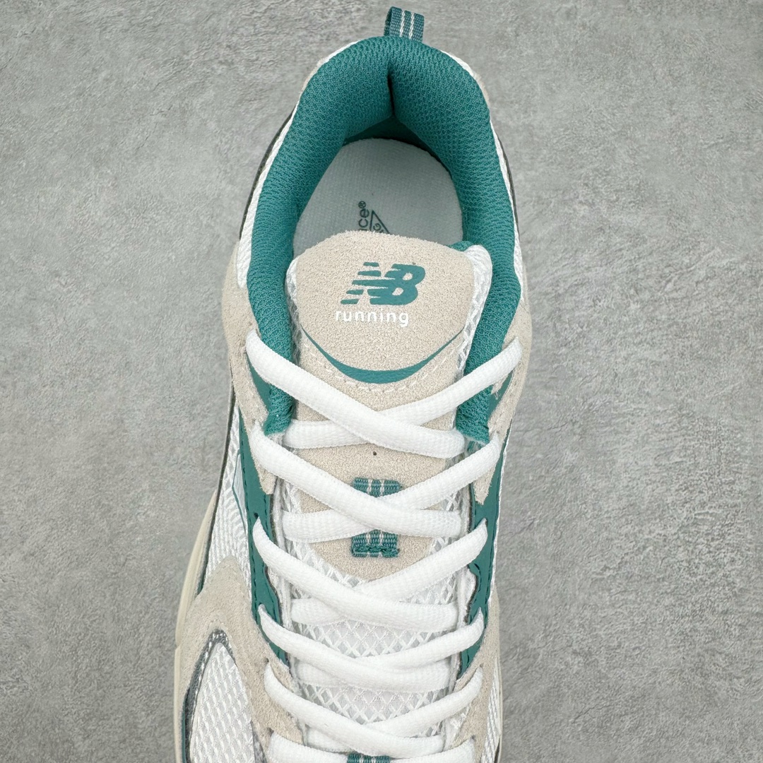 图片[5]-New Balance NB530 新百伦复古透气跑步鞋 抛弃过往以皮革为主的人气轮廓 以极具复古风范的跑鞋外观呈现 设计上全鞋以简约清爽的纯白色作基底 鞋身覆盖大面积织物网眼材质 并于鞋头、鞋带孔眼片等细节处点缀对比鲜明的反光银镀层凸显 鞋舌、侧身等位置则辅以一贯的「N」字标志和品牌徽标彰显身份 最后通过搭载的 ABZORB 缓震中底完善整体造型 尺码：36 37 37.5 38 38.5 39 40 40.5 41 42 42.5 43 44 45-选品中心