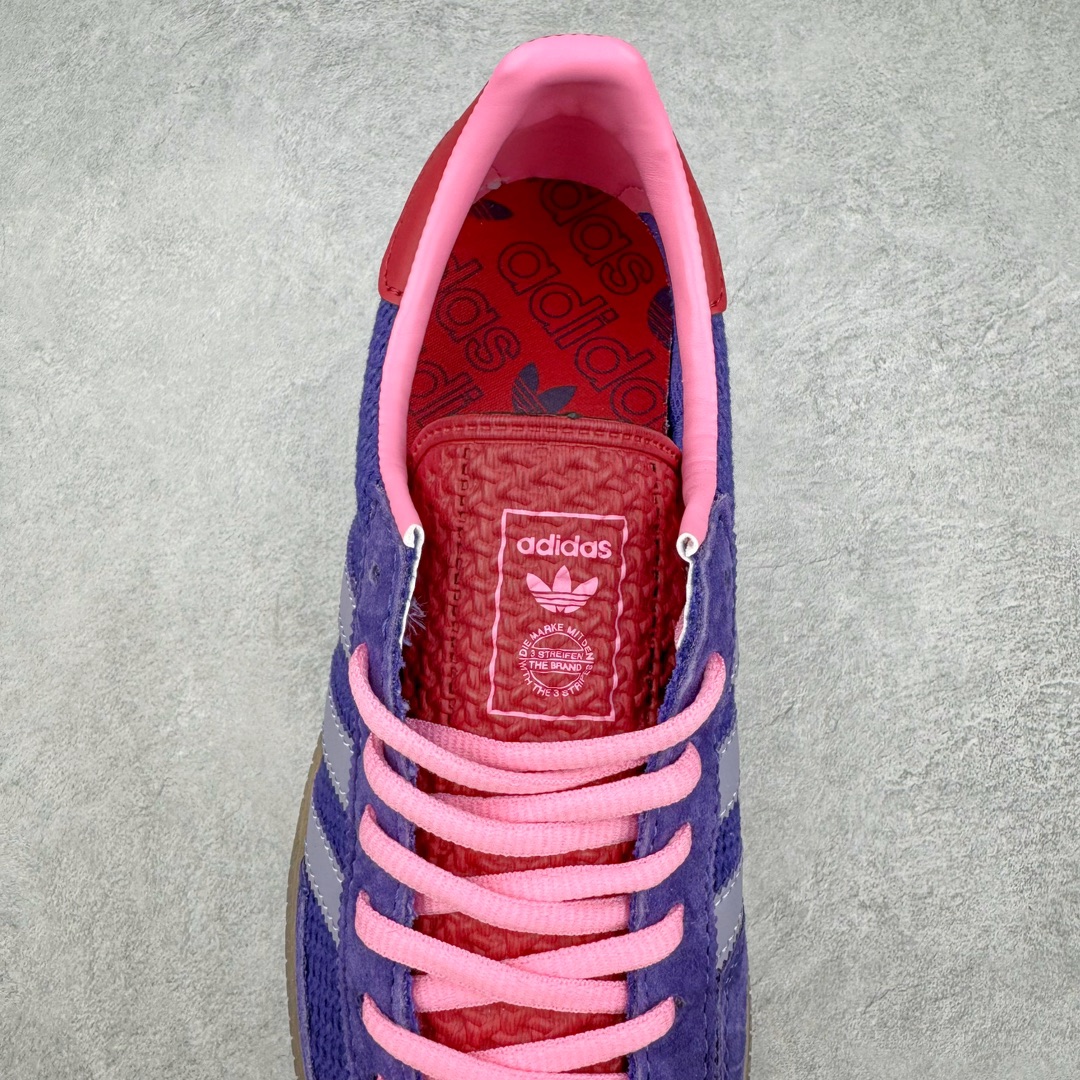 图片[5]-AD Originals Handball SPZL 手球运动员系列百搭休闲运动板鞋 II0055 这款来自阿迪达斯的这款HANDBALL SPZL前身是一双手球运动鞋，这一次拿来复刻，所以鞋面的主要色彩选用了黑色， 鞋面外侧除了Spezial字母之外还有三叶草标志。Handball SPZL作为复古手球训练鞋与作为室内足球鞋的Samba有着异曲同工之处，但是质感更为出众的鞋身以及丰富的配色选择比起Samba来讲可以说是更胜一筹了！尺码：36 36⅔ 37⅓ 38 38⅔ 39⅓ 40 40⅔ 41⅓ 42 42⅔ 43⅓ 44 45-选品中心