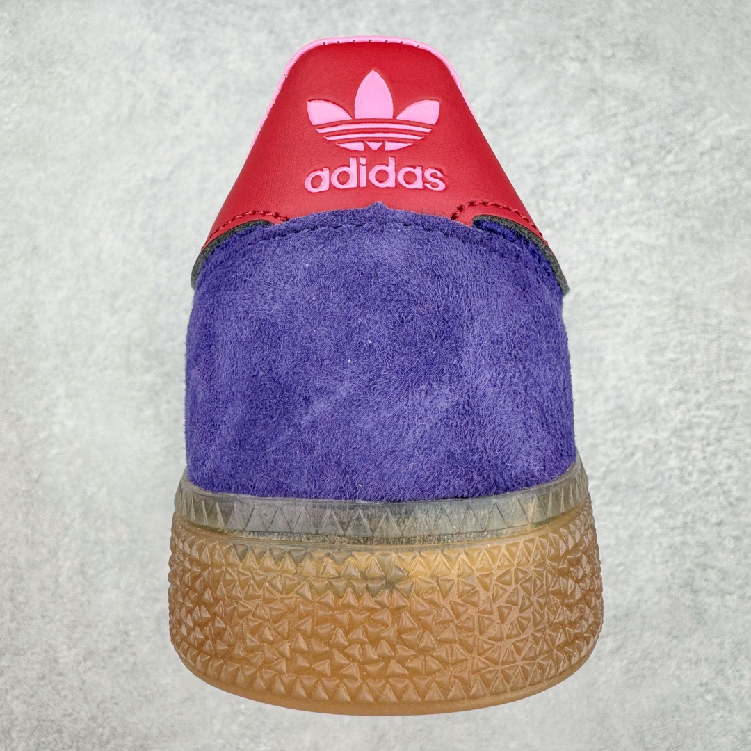 图片[8]-AD Originals Handball SPZL 手球运动员系列百搭休闲运动板鞋 II0055 这款来自阿迪达斯的这款HANDBALL SPZL前身是一双手球运动鞋，这一次拿来复刻，所以鞋面的主要色彩选用了黑色， 鞋面外侧除了Spezial字母之外还有三叶草标志。Handball SPZL作为复古手球训练鞋与作为室内足球鞋的Samba有着异曲同工之处，但是质感更为出众的鞋身以及丰富的配色选择比起Samba来讲可以说是更胜一筹了！尺码：36 36⅔ 37⅓ 38 38⅔ 39⅓ 40 40⅔ 41⅓ 42 42⅔ 43⅓ 44 45-选品中心