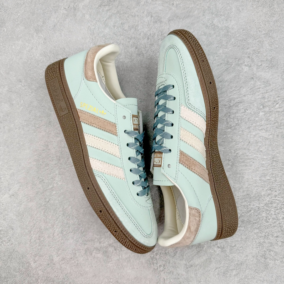 图片[3]-AD Originals Handball SPZL 手球运动员系列百搭休闲运动板鞋 IH2623 这款来自阿迪达斯的这款HANDBALL SPZL前身是一双手球运动鞋，这一次拿来复刻，所以鞋面的主要色彩选用了黑色， 鞋面外侧除了Spezial字母之外还有三叶草标志。Handball SPZL作为复古手球训练鞋与作为室内足球鞋的Samba有着异曲同工之处，但是质感更为出众的鞋身以及丰富的配色选择比起Samba来讲可以说是更胜一筹了！尺码：36 36⅔ 37⅓ 38 38⅔ 39⅓ 40 40⅔ 41⅓ 42 42⅔ 43⅓ 44 45-选品中心