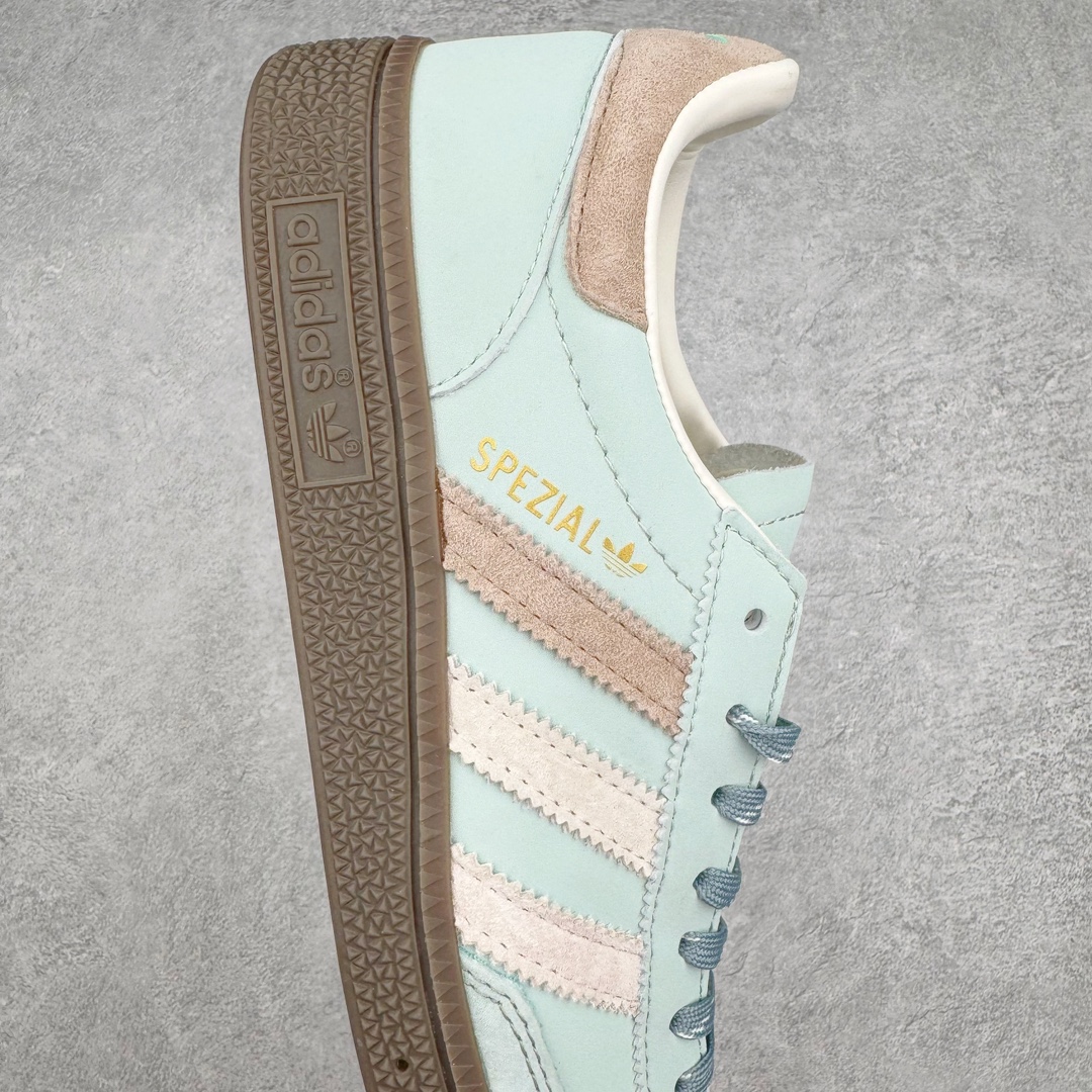 图片[6]-AD Originals Handball SPZL 手球运动员系列百搭休闲运动板鞋 IH2623 这款来自阿迪达斯的这款HANDBALL SPZL前身是一双手球运动鞋，这一次拿来复刻，所以鞋面的主要色彩选用了黑色， 鞋面外侧除了Spezial字母之外还有三叶草标志。Handball SPZL作为复古手球训练鞋与作为室内足球鞋的Samba有着异曲同工之处，但是质感更为出众的鞋身以及丰富的配色选择比起Samba来讲可以说是更胜一筹了！尺码：36 36⅔ 37⅓ 38 38⅔ 39⅓ 40 40⅔ 41⅓ 42 42⅔ 43⅓ 44 45-选品中心