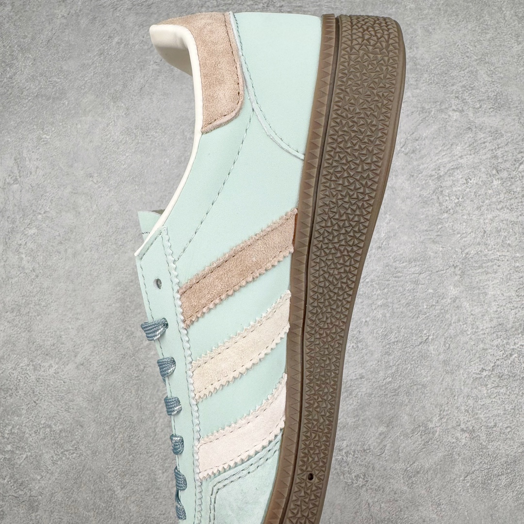 图片[7]-AD Originals Handball SPZL 手球运动员系列百搭休闲运动板鞋 IH2623 这款来自阿迪达斯的这款HANDBALL SPZL前身是一双手球运动鞋，这一次拿来复刻，所以鞋面的主要色彩选用了黑色， 鞋面外侧除了Spezial字母之外还有三叶草标志。Handball SPZL作为复古手球训练鞋与作为室内足球鞋的Samba有着异曲同工之处，但是质感更为出众的鞋身以及丰富的配色选择比起Samba来讲可以说是更胜一筹了！尺码：36 36⅔ 37⅓ 38 38⅔ 39⅓ 40 40⅔ 41⅓ 42 42⅔ 43⅓ 44 45-选品中心