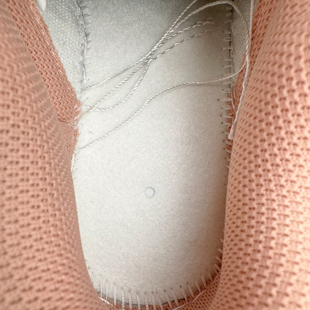 图片[10]-＃YC纯原福利 NK Dunk Low 莓刻 复古甜心学院风甜心锁扣解构 玫瑰粉 DD1503-118 定制系列天花板 无原鞋不开发 全系列得物原鞋一比一校对开发 配色持续更新中 终端对接 优势输出 全套原厂楦头原纸板数据档案倾力打造 原汁原味莞产 极致还原 圈内最强针车工艺 高端零售指定版 广东原厂配套原盒原标 鞋盒分三个尺码段 原厂冲刀 超高清洁度 全鞋零毛边皮料切割 采用原厂百宏鞋带以及原厂百宏织唛舌标 内标可供原厂几率过验 进口原装条纹中底布 四线拉帮白色点胶 原厂拉帮手法遵循公司 原厂电绣 极致还原 尺码：35.5 36 36.5 37.5 38 38.5 39 40 40.5 41 42 42.5 43 44 44.5 45 46 47.5-选品中心