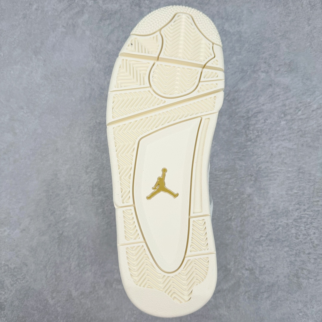 图片[9]-＃Ljr Air Jordan AJ4 Retro 盐白金属扣 AQ9129-170 圈内高端零售标杆 独家外贸特供 耗时半年巨作 全套原纸板楦头开发 原厂特供皮料加持 确保原汁原味 完美呈现四代版型 一比一鞋头弧度高度鞋身弧度 数据细节工艺流程均保持原鞋一致 原厂TPU网格鞋带扣 正确内里网布 菱角分明不变形无多余毛边 柔软性质感一致于原鞋 市场唯一原厂鞋扣模具 背面可见隐藏注塑口 原厂织唛标 原厂飞人电绣工艺 尾指中部跳三针 独家绑鞋带手法 印刷中底布 四线拉帮 米色美纹纸贴合固定 进口港宝加持 后跟自然饱满 全鞋荧光划线卡点 追求极致完美 每一双都是工艺品 多重QC质检 超越公司货的品控标准 实实在在的免检产品 尺码：40.5 41 42 42.5 43 44 44.5 45 45.5 46 47.5 48.5-选品中心