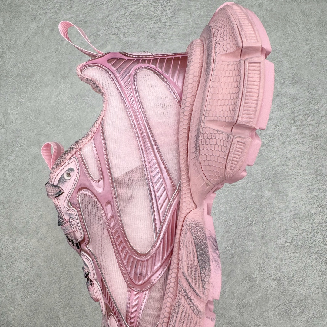 图片[7]-＃VG零售版 BALENCIAGA 3XL Sneakers 巴黎世家十代网布系带低帮走秀复古老爹鞋 全套原纸板楦头开发 最原汁原味的灵魂版型 全鞋荧光划线卡点 胶水把控整洁度追求极致完美 每一双都是工艺品 多重QC质检 超越公司货的品控标准 实实在在的免检产品 原盒原配 正确字体电绣 粗细、位置、大小正确 侧边TPU 透气孔匹配意产原版 正确分离大底 TPU软底 原版一致大底LOGO 立体感十足 原厂皮料水洗做旧 采购原厂网纱 不含皮革 网布材料和聚氨酯 磨损效果 鞋头边缘和后帮 Balenciaga 徽标 鞋面和后跟凸印尺码 鞋舌 3XL 橡胶品牌标识和反光细节 鞋帮拉袢和鞋舌拉祥 配反光细节 备用鞋带在鞋履前侧 可在穿着前取下 便于不同造型搭配 正常尺码 尺码：35 36 37 38 39 40 41 42 43 44 45 46-选品中心