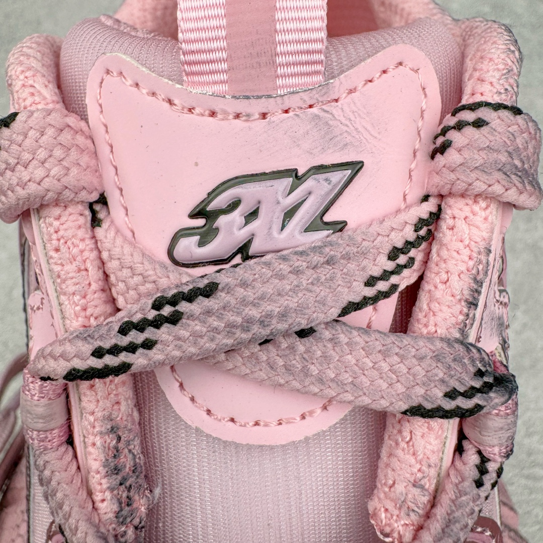 图片[14]-＃VG零售版 BALENCIAGA 3XL Sneakers 巴黎世家十代网布系带低帮走秀复古老爹鞋 全套原纸板楦头开发 最原汁原味的灵魂版型 全鞋荧光划线卡点 胶水把控整洁度追求极致完美 每一双都是工艺品 多重QC质检 超越公司货的品控标准 实实在在的免检产品 原盒原配 正确字体电绣 粗细、位置、大小正确 侧边TPU 透气孔匹配意产原版 正确分离大底 TPU软底 原版一致大底LOGO 立体感十足 原厂皮料水洗做旧 采购原厂网纱 不含皮革 网布材料和聚氨酯 磨损效果 鞋头边缘和后帮 Balenciaga 徽标 鞋面和后跟凸印尺码 鞋舌 3XL 橡胶品牌标识和反光细节 鞋帮拉袢和鞋舌拉祥 配反光细节 备用鞋带在鞋履前侧 可在穿着前取下 便于不同造型搭配 正常尺码 尺码：35 36 37 38 39 40 41 42 43 44 45 46-选品中心