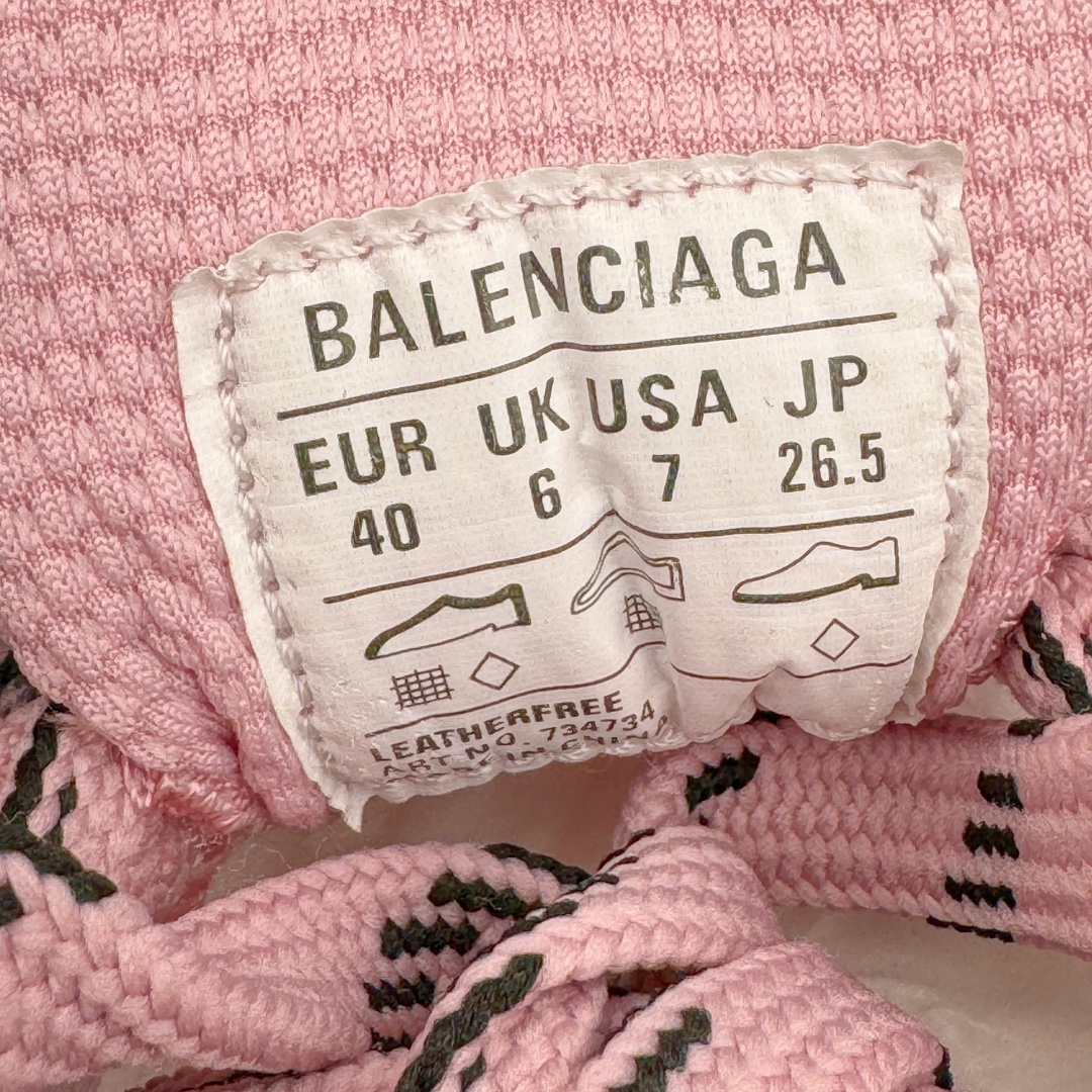 图片[20]-＃VG零售版 BALENCIAGA 3XL Sneakers 巴黎世家十代网布系带低帮走秀复古老爹鞋 全套原纸板楦头开发 最原汁原味的灵魂版型 全鞋荧光划线卡点 胶水把控整洁度追求极致完美 每一双都是工艺品 多重QC质检 超越公司货的品控标准 实实在在的免检产品 原盒原配 正确字体电绣 粗细、位置、大小正确 侧边TPU 透气孔匹配意产原版 正确分离大底 TPU软底 原版一致大底LOGO 立体感十足 原厂皮料水洗做旧 采购原厂网纱 不含皮革 网布材料和聚氨酯 磨损效果 鞋头边缘和后帮 Balenciaga 徽标 鞋面和后跟凸印尺码 鞋舌 3XL 橡胶品牌标识和反光细节 鞋帮拉袢和鞋舌拉祥 配反光细节 备用鞋带在鞋履前侧 可在穿着前取下 便于不同造型搭配 正常尺码 尺码：35 36 37 38 39 40 41 42 43 44 45 46-选品中心