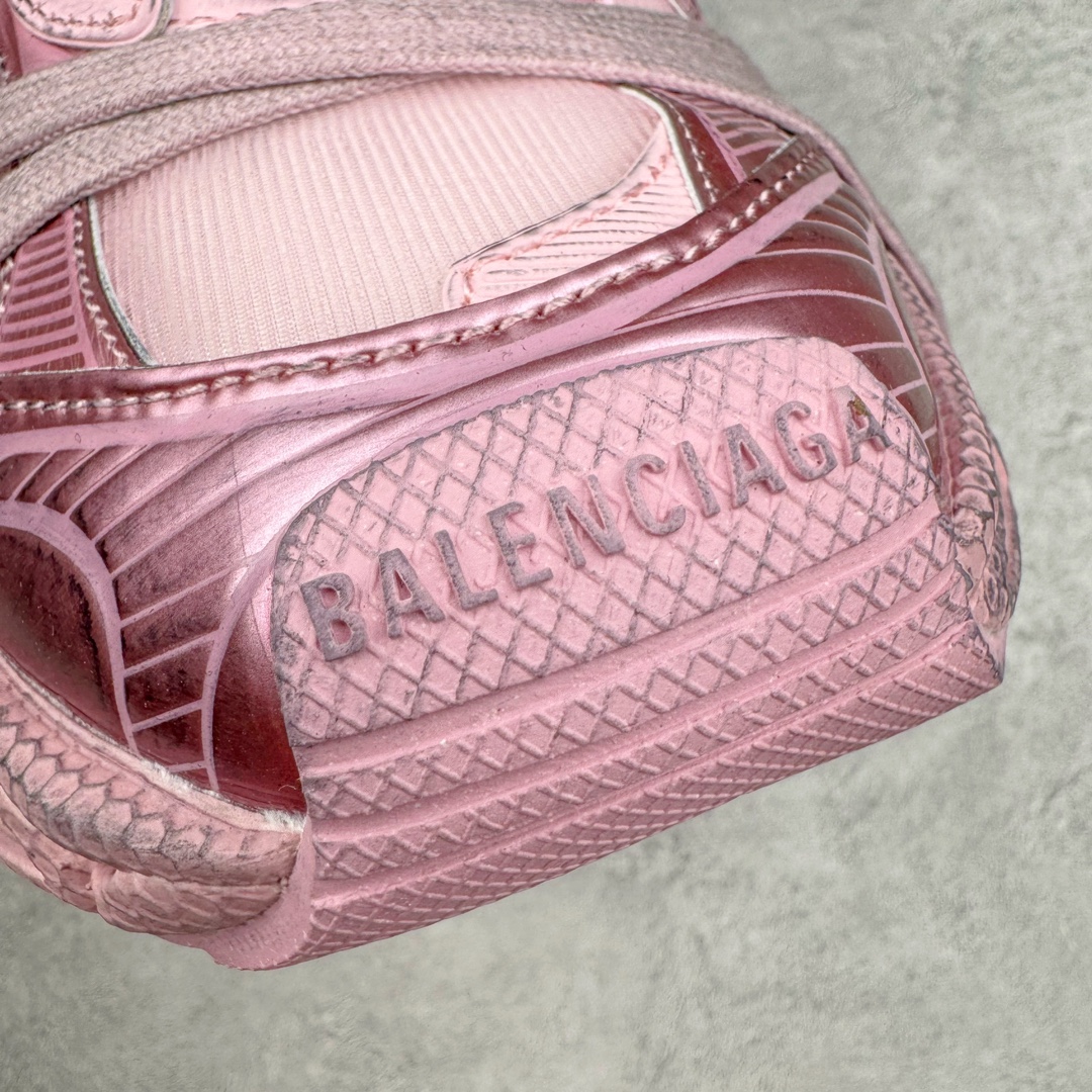 图片[11]-＃VG零售版 BALENCIAGA 3XL Sneakers 巴黎世家十代网布系带低帮走秀复古老爹鞋 全套原纸板楦头开发 最原汁原味的灵魂版型 全鞋荧光划线卡点 胶水把控整洁度追求极致完美 每一双都是工艺品 多重QC质检 超越公司货的品控标准 实实在在的免检产品 原盒原配 正确字体电绣 粗细、位置、大小正确 侧边TPU 透气孔匹配意产原版 正确分离大底 TPU软底 原版一致大底LOGO 立体感十足 原厂皮料水洗做旧 采购原厂网纱 不含皮革 网布材料和聚氨酯 磨损效果 鞋头边缘和后帮 Balenciaga 徽标 鞋面和后跟凸印尺码 鞋舌 3XL 橡胶品牌标识和反光细节 鞋帮拉袢和鞋舌拉祥 配反光细节 备用鞋带在鞋履前侧 可在穿着前取下 便于不同造型搭配 正常尺码 尺码：35 36 37 38 39 40 41 42 43 44 45 46-选品中心