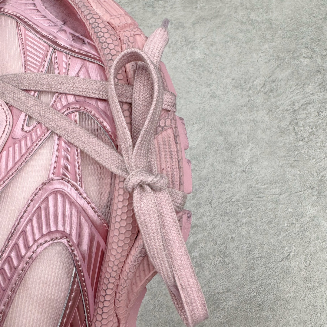 图片[18]-＃VG零售版 BALENCIAGA 3XL Sneakers 巴黎世家十代网布系带低帮走秀复古老爹鞋 全套原纸板楦头开发 最原汁原味的灵魂版型 全鞋荧光划线卡点 胶水把控整洁度追求极致完美 每一双都是工艺品 多重QC质检 超越公司货的品控标准 实实在在的免检产品 原盒原配 正确字体电绣 粗细、位置、大小正确 侧边TPU 透气孔匹配意产原版 正确分离大底 TPU软底 原版一致大底LOGO 立体感十足 原厂皮料水洗做旧 采购原厂网纱 不含皮革 网布材料和聚氨酯 磨损效果 鞋头边缘和后帮 Balenciaga 徽标 鞋面和后跟凸印尺码 鞋舌 3XL 橡胶品牌标识和反光细节 鞋帮拉袢和鞋舌拉祥 配反光细节 备用鞋带在鞋履前侧 可在穿着前取下 便于不同造型搭配 正常尺码 尺码：35 36 37 38 39 40 41 42 43 44 45 46-选品中心