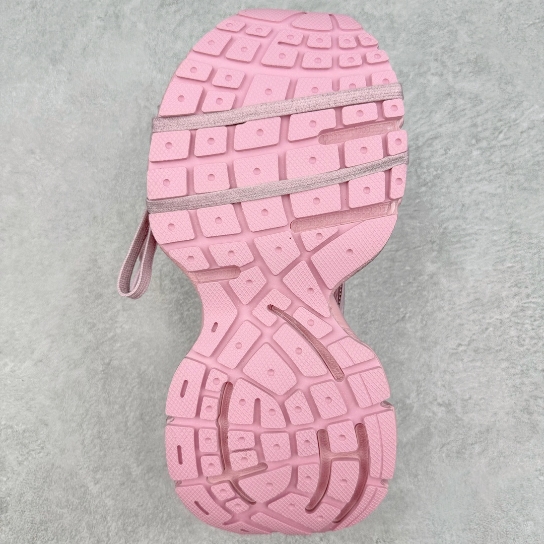 图片[9]-＃VG零售版 BALENCIAGA 3XL Sneakers 巴黎世家十代网布系带低帮走秀复古老爹鞋 全套原纸板楦头开发 最原汁原味的灵魂版型 全鞋荧光划线卡点 胶水把控整洁度追求极致完美 每一双都是工艺品 多重QC质检 超越公司货的品控标准 实实在在的免检产品 原盒原配 正确字体电绣 粗细、位置、大小正确 侧边TPU 透气孔匹配意产原版 正确分离大底 TPU软底 原版一致大底LOGO 立体感十足 原厂皮料水洗做旧 采购原厂网纱 不含皮革 网布材料和聚氨酯 磨损效果 鞋头边缘和后帮 Balenciaga 徽标 鞋面和后跟凸印尺码 鞋舌 3XL 橡胶品牌标识和反光细节 鞋帮拉袢和鞋舌拉祥 配反光细节 备用鞋带在鞋履前侧 可在穿着前取下 便于不同造型搭配 正常尺码 尺码：35 36 37 38 39 40 41 42 43 44 45 46-选品中心