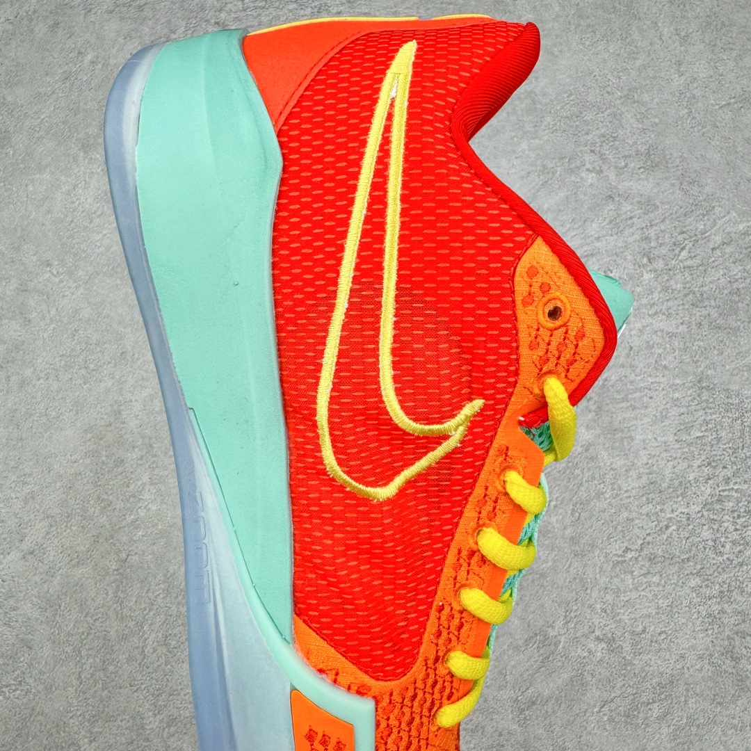 图片[6]-Nike Sabrina 1 \’lonic\’ 萨布丽娜一代签名减震防滑低帮篮球鞋 FQ3381-023 灵感来自 lonescu 的罗马尼亚传统 在前掌和鞋眼处采用特殊图案 向传统的罗马尼亚艺术和建筑致敬 它配备了全掌 NK React 缓震系统 并在前脚掌处配备了 Zoom Air 气垫 大胆的任何人任何地方 信息嵌入中底 象征着 lonescu的竞争精神以及她相信梦想家可以来自任何地方 该鞋还包括带锁定中足束带系统 以帮助固定脚部 Sabrina 1 的这款产品采用光子粉尘、无烟煤色、紫红色梦幻、浅烟灰色和浅骨色配色方案 尺码：40 40.5 41 42 42.5 43 44 44.5 45 46-选品中心