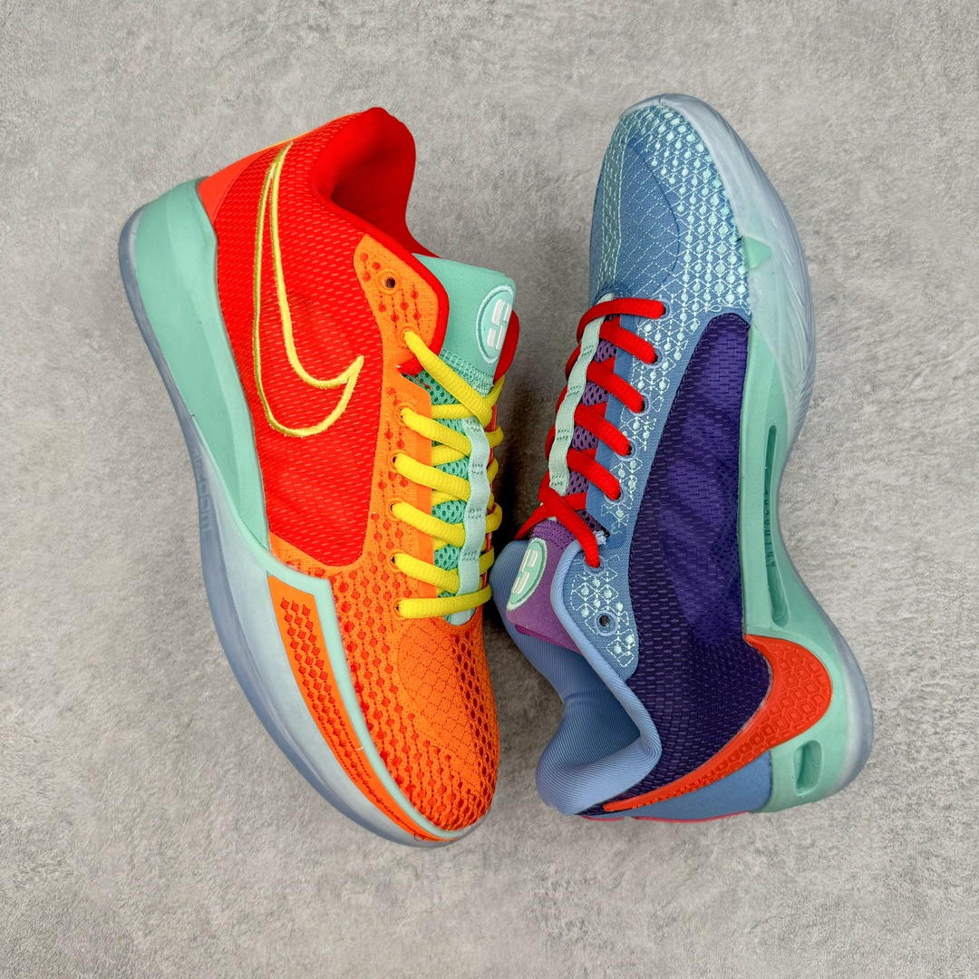 图片[3]-Nike Sabrina 1 \’lonic\’ 萨布丽娜一代签名减震防滑低帮篮球鞋 FQ3381-023 灵感来自 lonescu 的罗马尼亚传统 在前掌和鞋眼处采用特殊图案 向传统的罗马尼亚艺术和建筑致敬 它配备了全掌 NK React 缓震系统 并在前脚掌处配备了 Zoom Air 气垫 大胆的任何人任何地方 信息嵌入中底 象征着 lonescu的竞争精神以及她相信梦想家可以来自任何地方 该鞋还包括带锁定中足束带系统 以帮助固定脚部 Sabrina 1 的这款产品采用光子粉尘、无烟煤色、紫红色梦幻、浅烟灰色和浅骨色配色方案 尺码：40 40.5 41 42 42.5 43 44 44.5 45 46-选品中心