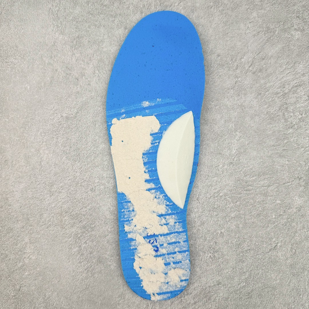 图片[11]-＃C版 Asics Onitsuka Tiger MEXICO 66 亚瑟士鬼冢虎复古经典板鞋 CNY 龙年限定 白红 市场王者选手 海外订单工厂出品 长期生产补货永不断码 超成熟稳定的做工品控 原装全套纸板楦头开发 原汁原味 完美呈现版型 私模正确鞋底咬花纹路 一比一鞋头弧度高度鞋身弧度 绝不口嗨 细节品控鞋型随意秒杀市面 原档咬花纹路私模大底 一个单元有六个三角形 总体形拼接呈现花瓣状 官方四联吊牌 原装Ortholite轻量化鞋垫 原盒原配 质保卡 说明书 钢印防尘纸 纸板中底带钢印 乳胶组合鞋垫 支持全方位的对比专柜 产品从款式颜色造型上体现出追求舒适和细节的完美 鞋类更是推崇手工制作的严谨与完美 融舒适性与可穿性的设计风格 注重细节的完美和别致魅力 既保持稳重 又不失轻松的时尚感 尺码：36 37 37.5 38 39 39.5 40 40.5 41.5 42 42.5 43.5 44 45-选品中心