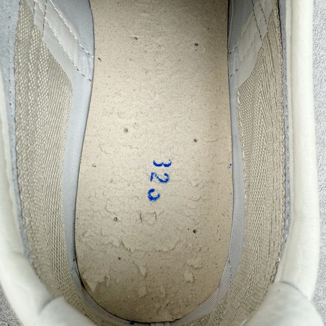 图片[10]-＃C版 Asics Onitsuka Tiger MEXICO 66 亚瑟士鬼冢虎复古经典板鞋 CNY 龙年限定 白红 市场王者选手 海外订单工厂出品 长期生产补货永不断码 超成熟稳定的做工品控 原装全套纸板楦头开发 原汁原味 完美呈现版型 私模正确鞋底咬花纹路 一比一鞋头弧度高度鞋身弧度 绝不口嗨 细节品控鞋型随意秒杀市面 原档咬花纹路私模大底 一个单元有六个三角形 总体形拼接呈现花瓣状 官方四联吊牌 原装Ortholite轻量化鞋垫 原盒原配 质保卡 说明书 钢印防尘纸 纸板中底带钢印 乳胶组合鞋垫 支持全方位的对比专柜 产品从款式颜色造型上体现出追求舒适和细节的完美 鞋类更是推崇手工制作的严谨与完美 融舒适性与可穿性的设计风格 注重细节的完美和别致魅力 既保持稳重 又不失轻松的时尚感 尺码：36 37 37.5 38 39 39.5 40 40.5 41.5 42 42.5 43.5 44 45-选品中心