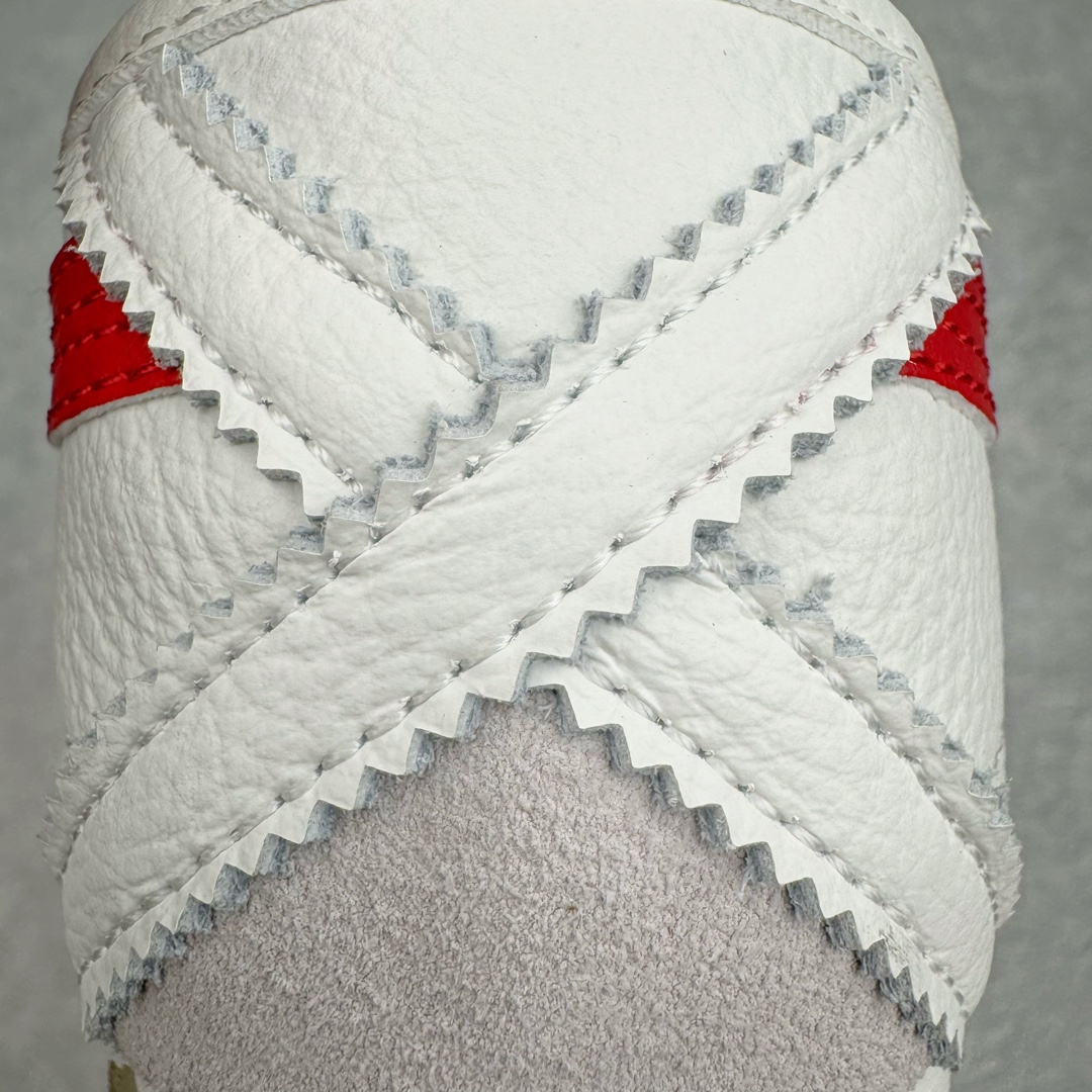 图片[12]-＃C版 Asics Onitsuka Tiger MEXICO 66 亚瑟士鬼冢虎复古经典板鞋 CNY 龙年限定 白红 市场王者选手 海外订单工厂出品 长期生产补货永不断码 超成熟稳定的做工品控 原装全套纸板楦头开发 原汁原味 完美呈现版型 私模正确鞋底咬花纹路 一比一鞋头弧度高度鞋身弧度 绝不口嗨 细节品控鞋型随意秒杀市面 原档咬花纹路私模大底 一个单元有六个三角形 总体形拼接呈现花瓣状 官方四联吊牌 原装Ortholite轻量化鞋垫 原盒原配 质保卡 说明书 钢印防尘纸 纸板中底带钢印 乳胶组合鞋垫 支持全方位的对比专柜 产品从款式颜色造型上体现出追求舒适和细节的完美 鞋类更是推崇手工制作的严谨与完美 融舒适性与可穿性的设计风格 注重细节的完美和别致魅力 既保持稳重 又不失轻松的时尚感 尺码：36 37 37.5 38 39 39.5 40 40.5 41.5 42 42.5 43.5 44 45-选品中心