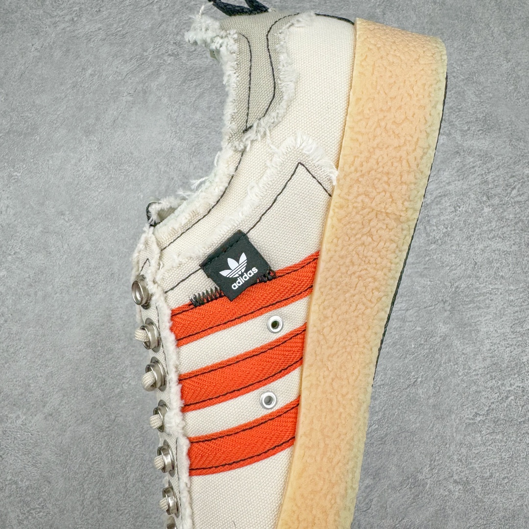 图片[7]-＃AY纯原 Song for the Mute x AD Originals SFTM-002 CAMPUS 80s学院系列低帮休闲运动帆布硫化板鞋 联名帆布浅灰黑橙鸳鸯 ID4818 Originals 与时尚品牌 Song for the Mute 早先在第二次合作系列中推出的 SFTM-002 CAMPUS 80’s 鞋款迎来新配色发布。与此同时，此次新品更新还包括了服装系列。标志性的 Campus 鞋款带有磨损毛边的帆布鞋面、厚实的橡胶鞋底以及受「蒸汽朋克」风格启发的金属鞋带孔体现了令人怀旧的复古气质。创意总监 Lyna Ty 在服装系列中以现代化的制作方式和细节设计重新诠释了 adidas 的经典款式与廓形。风衣和短裤以翠绿色和大地色调为主，渐变 T 恤强调怀旧复古感，拉链衬衫和侧拉链裤则采用充满活力的柠檬绿和柔和的炭灰色呈现。服饰采用了具有「波浪」纹理和透气孔的优质面料打造，更配有保护层专利拉链、橡胶浸渍的绳带细节，adidas 标志性的三条纹在色彩上形成强烈的对比效果，为整体增添了独特抢眼的设计元素。尺码：36 36⅔ 37⅓ 38 38⅔ 39⅓ 40 40⅔ 41⅓ 42 42⅔ 43⅓ 44 44⅔ 45⅓ 46⅓-选品中心