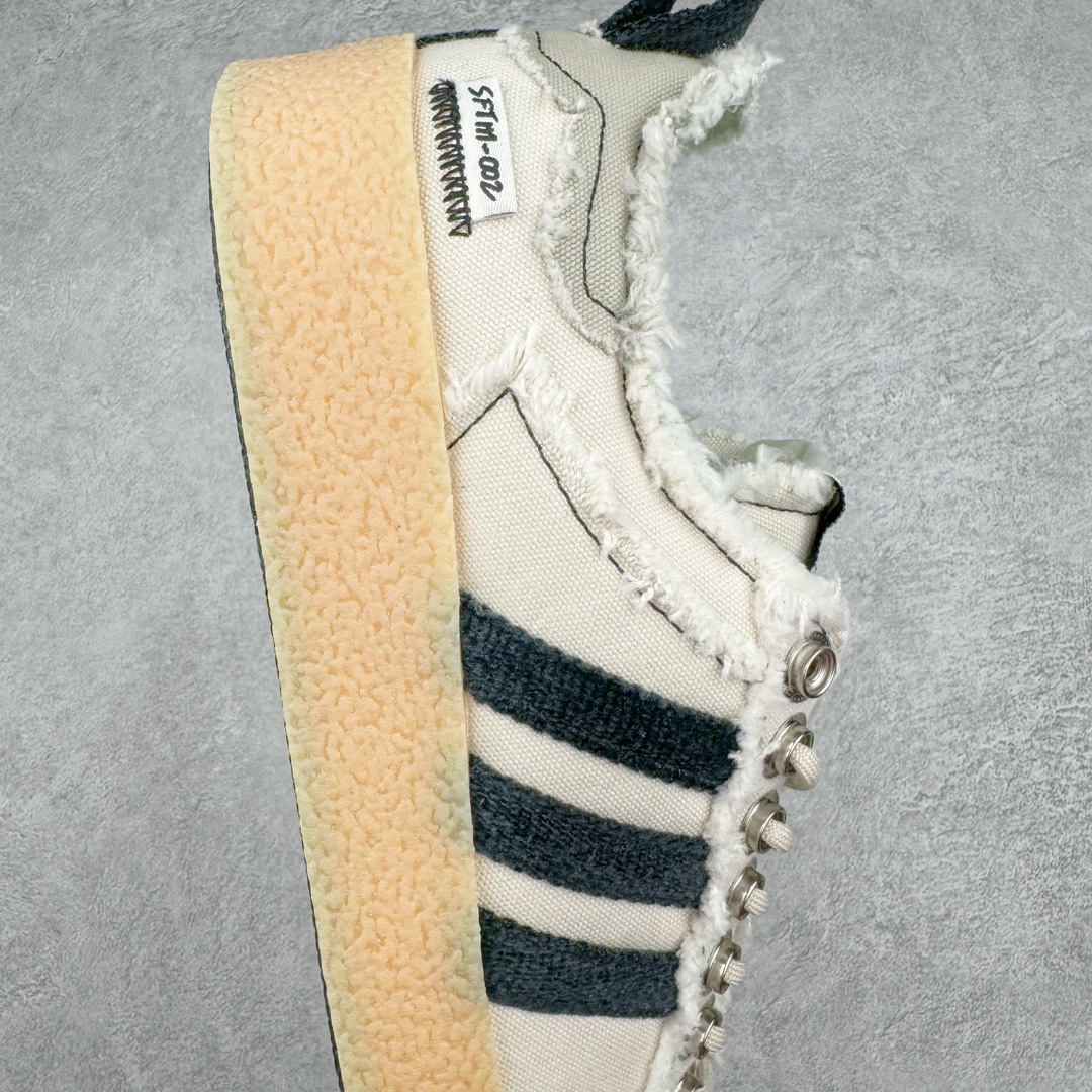 图片[6]-＃AY纯原 Song for the Mute x AD Originals SFTM-002 CAMPUS 80s学院系列低帮休闲运动帆布硫化板鞋 联名帆布浅灰黑橙鸳鸯 ID4818 Originals 与时尚品牌 Song for the Mute 早先在第二次合作系列中推出的 SFTM-002 CAMPUS 80’s 鞋款迎来新配色发布。与此同时，此次新品更新还包括了服装系列。标志性的 Campus 鞋款带有磨损毛边的帆布鞋面、厚实的橡胶鞋底以及受「蒸汽朋克」风格启发的金属鞋带孔体现了令人怀旧的复古气质。创意总监 Lyna Ty 在服装系列中以现代化的制作方式和细节设计重新诠释了 adidas 的经典款式与廓形。风衣和短裤以翠绿色和大地色调为主，渐变 T 恤强调怀旧复古感，拉链衬衫和侧拉链裤则采用充满活力的柠檬绿和柔和的炭灰色呈现。服饰采用了具有「波浪」纹理和透气孔的优质面料打造，更配有保护层专利拉链、橡胶浸渍的绳带细节，adidas 标志性的三条纹在色彩上形成强烈的对比效果，为整体增添了独特抢眼的设计元素。尺码：36 36⅔ 37⅓ 38 38⅔ 39⅓ 40 40⅔ 41⅓ 42 42⅔ 43⅓ 44 44⅔ 45⅓ 46⅓-选品中心