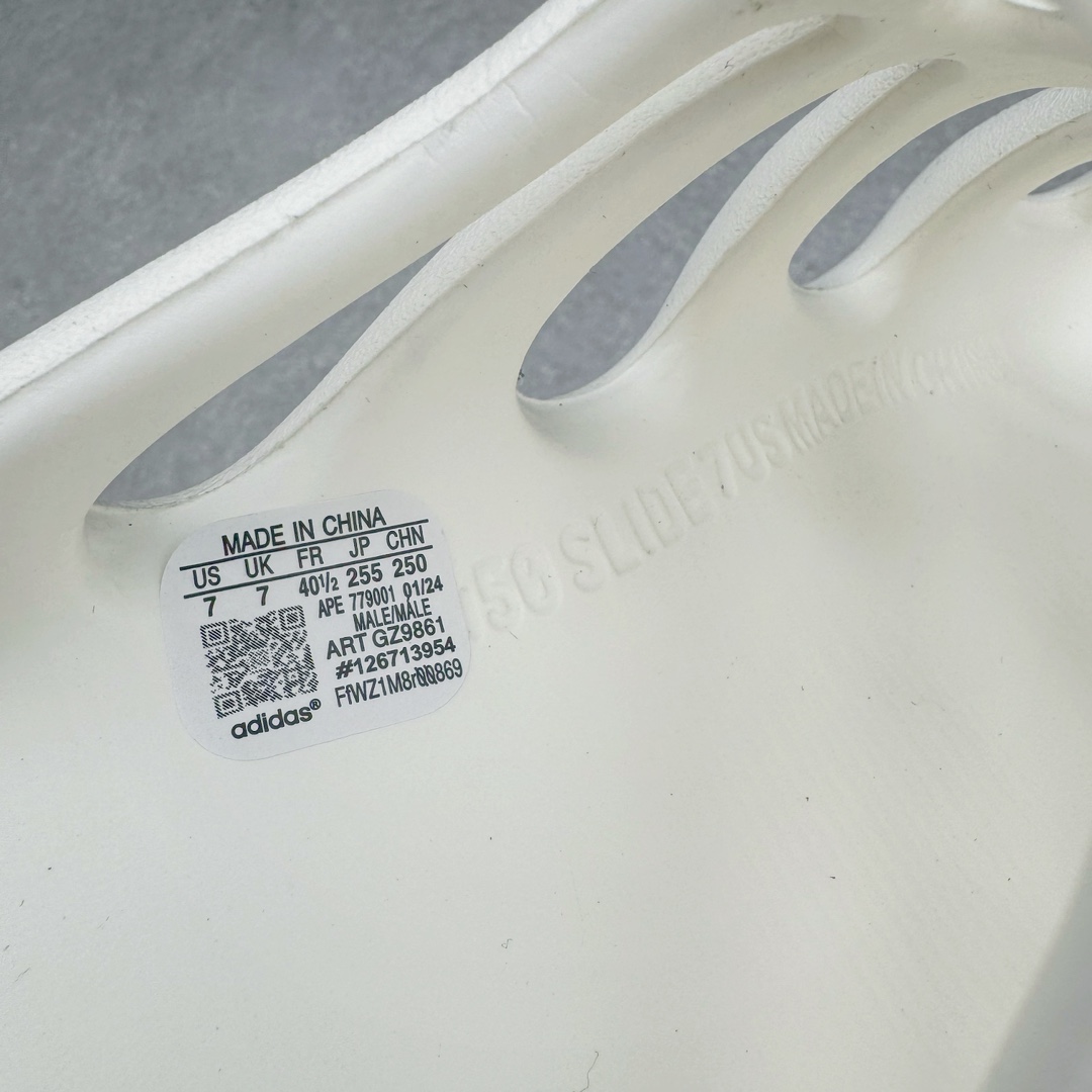 图片[11]-Kanye West x AD Yeezy 450 Slide 450异型火山骨架系列椰子户外风格沙滩涉水百搭运动穿搭拖鞋 GZ9861 由 Kanye West 与AD共同打造的 YEEZY Slide 于去年正式发布，一体成形的极简设计，以 EVA 泡棉制作，轻巧且耐用，同时其滑动设计方便穿套，配置鞋底凹埳的设计亦提供最大缓震及抓地力，并以「Desert Sand」，「Bone」及「Resin」三款大地色系展开。 今番捎来 YEEZY Slide 全新拖鞋设计，其山形穿孔外型令人联想到过往曾曝光过的 YEEZY 450，以奇特造型为人印象深刻，不过贴文中表示本款拖鞋名称就为 YEEZY 450 SLIDE 尺码：36 37 38 39 40 41 42 43 44 45 46-选品中心