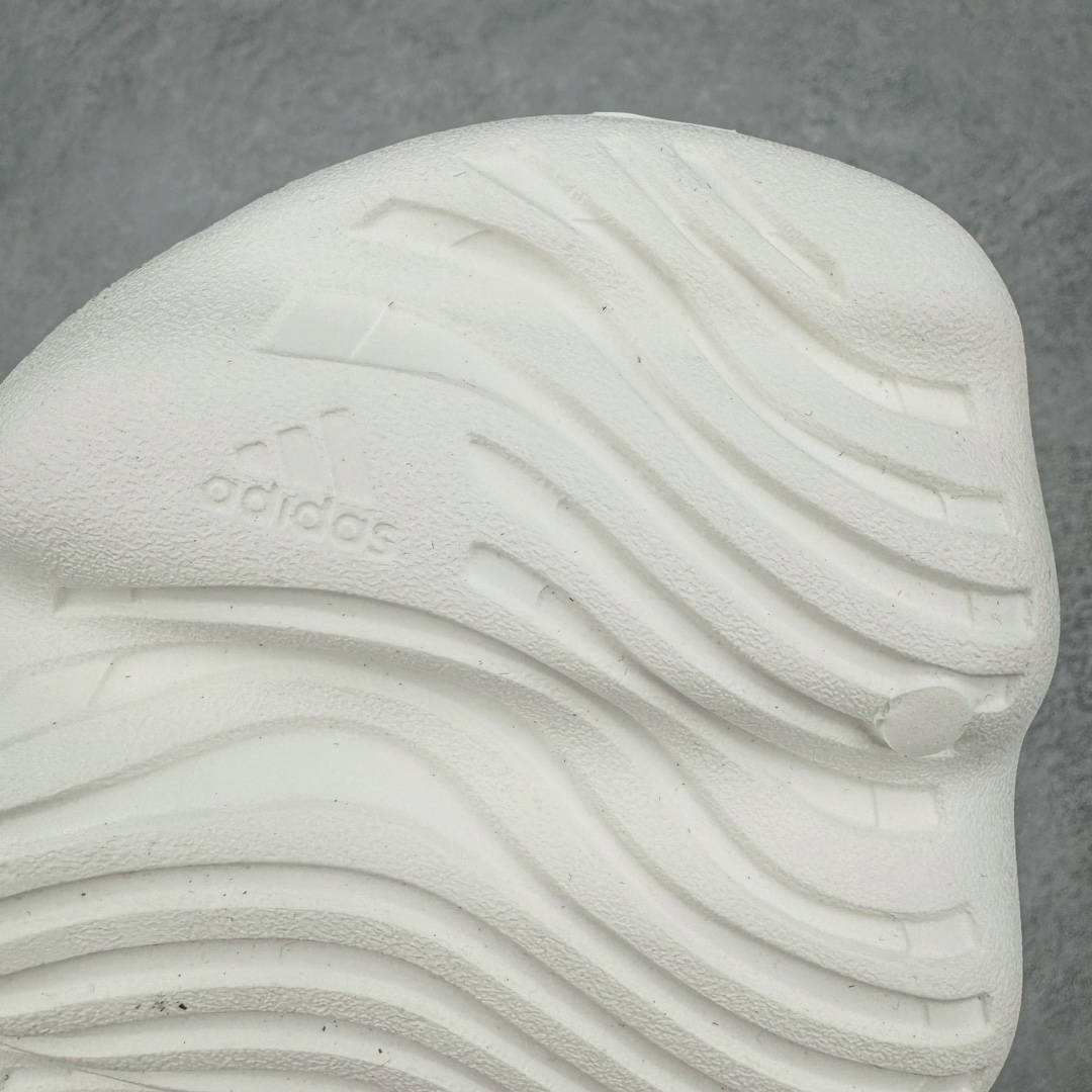 图片[13]-Kanye West x AD Yeezy 450 Slide 450异型火山骨架系列椰子户外风格沙滩涉水百搭运动穿搭拖鞋 GZ9861 由 Kanye West 与AD共同打造的 YEEZY Slide 于去年正式发布，一体成形的极简设计，以 EVA 泡棉制作，轻巧且耐用，同时其滑动设计方便穿套，配置鞋底凹埳的设计亦提供最大缓震及抓地力，并以「Desert Sand」，「Bone」及「Resin」三款大地色系展开。 今番捎来 YEEZY Slide 全新拖鞋设计，其山形穿孔外型令人联想到过往曾曝光过的 YEEZY 450，以奇特造型为人印象深刻，不过贴文中表示本款拖鞋名称就为 YEEZY 450 SLIDE 尺码：36 37 38 39 40 41 42 43 44 45 46-选品中心