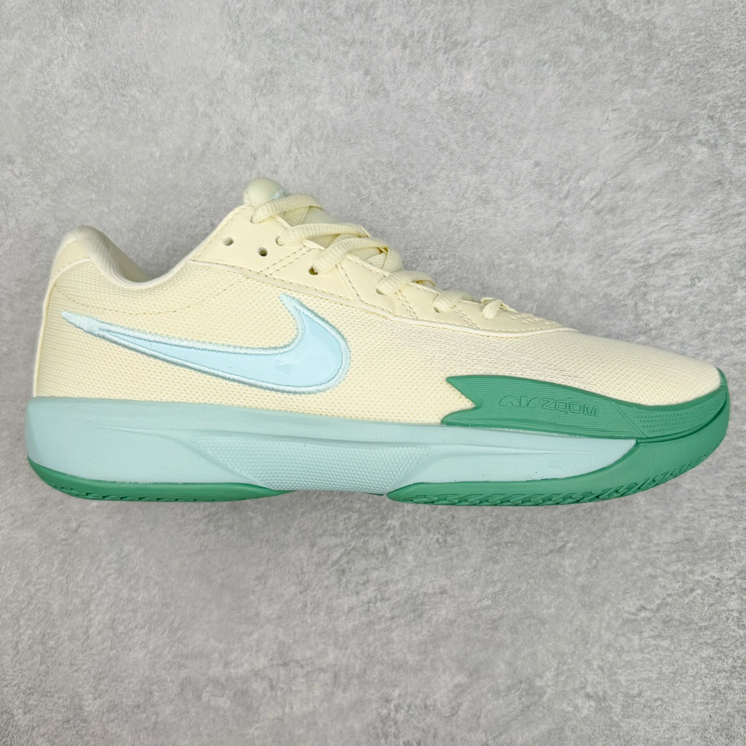 NK Air Zoom G.T. Cut Academy EP GT男/女篮球鞋 米绿色 FB2598-102 NK首度推出G.T. Cut 系列的平价款式G.T. Cut Academy，外型维持一贯的流线型设计。不同价格的款式，让不同需求的球友也能入手适合自己的球鞋。足底出色抓地设计，助你瞬息急停，随意变速，轻松摆脱对手，驰骋赛场。匠心底纹从后跟延伸至鞋头，铸就急起急停的强劲抓地表现，助力实现侧向突破和快速移步。鞋款采用出众回弹设计，为切入、转向和移步篮筐提供出色的能量回馈。回弹性能带来弹力充沛的迈步体验，让你爆发疾速。前足搭载 Zoom Air 缓震配置，助你在赛事升温之际迅猛出击。足底缓震配置带来舒适比赛体验。中底搭载厚实泡绵，营造非凡舒适的支撑感受。该鞋款可轻松驾驭坚硬地面，助力鏖战。尺码：36 36.5 37.5 38 38.5 39 40 40.5 41 42 42.5 43 44 44.5 45 46-选品中心