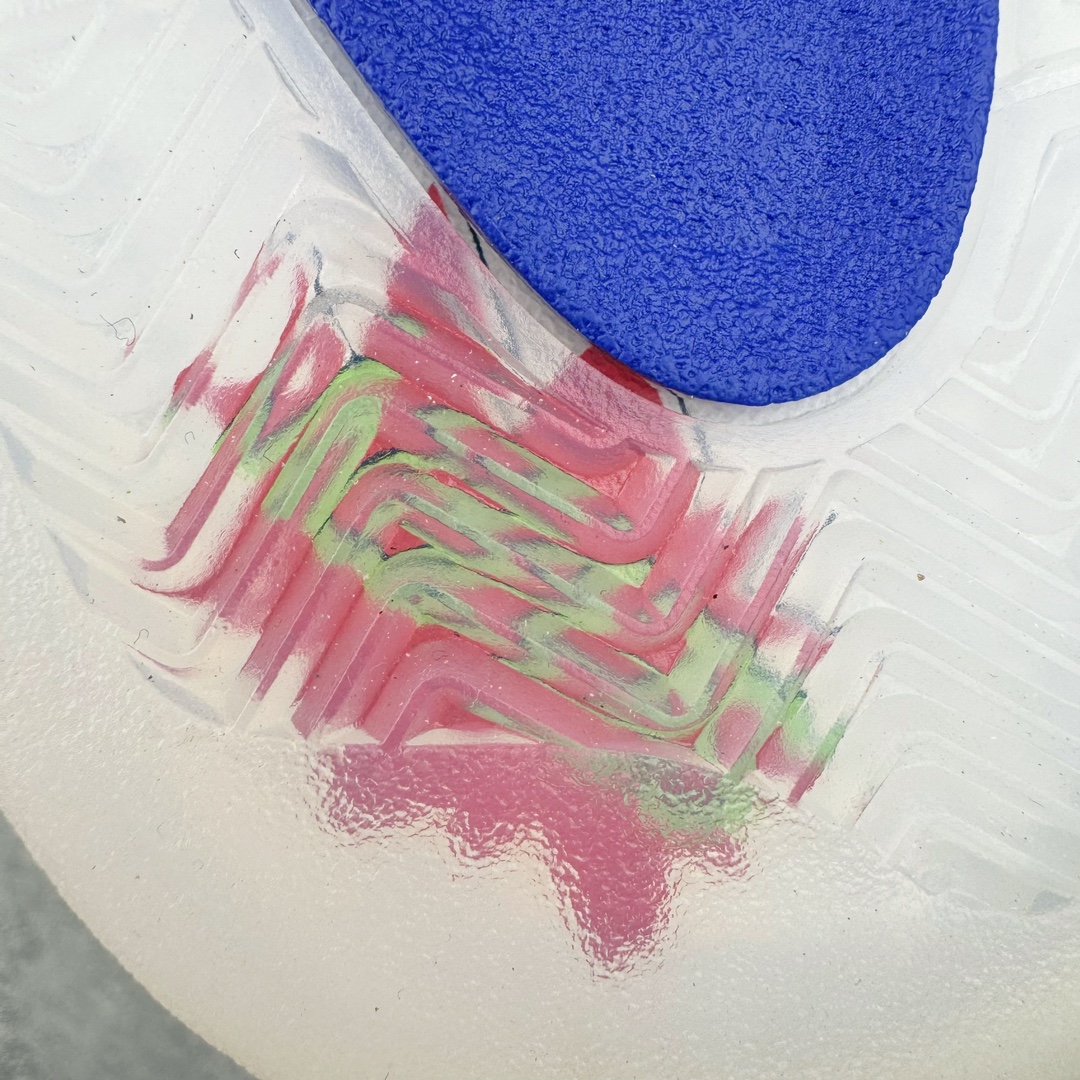 图片[15]-＃DG2.0 Air Jordan AJ4 Retro Doernbecher 慈善超人 黑蓝绿 308497-015 情怀单品 收藏必备 独家外贸特供 耗时半年巨作 全套原纸板楦头开发 原厂特供皮料加持 确保原汁原味 完美呈现四代版型 一比一鞋头弧度高度鞋身弧度 数据细节工艺流程均保持原鞋一致 原厂TPU网格鞋带扣 正确内里网布 菱角分明不变形无多余毛边 柔软性质感一致于原鞋 市场唯一原厂鞋扣模具 背面可见隐藏注塑口 原厂织唛标 原厂飞人电绣工艺 尾指中部跳三针 独家绑鞋带手法 印刷中底布 四线拉帮 米色美纹纸贴合固定 进口港宝加持 后跟自然饱满 全鞋荧光划线卡点 追求极致完美 每一双都是工艺品 多重QC质检 超越公司货的品控标准 实实在在的免检产品 尺码：40.5 41 42 42.5 43 44 44.5 45 45.5 46 47.5 48.5-选品中心