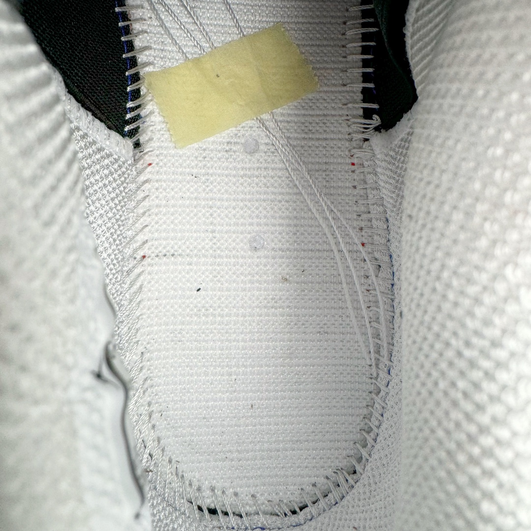 图片[13]-＃DG2.0 Air Jordan AJ4 Retro Doernbecher 慈善超人 黑蓝绿 308497-015 情怀单品 收藏必备 独家外贸特供 耗时半年巨作 全套原纸板楦头开发 原厂特供皮料加持 确保原汁原味 完美呈现四代版型 一比一鞋头弧度高度鞋身弧度 数据细节工艺流程均保持原鞋一致 原厂TPU网格鞋带扣 正确内里网布 菱角分明不变形无多余毛边 柔软性质感一致于原鞋 市场唯一原厂鞋扣模具 背面可见隐藏注塑口 原厂织唛标 原厂飞人电绣工艺 尾指中部跳三针 独家绑鞋带手法 印刷中底布 四线拉帮 米色美纹纸贴合固定 进口港宝加持 后跟自然饱满 全鞋荧光划线卡点 追求极致完美 每一双都是工艺品 多重QC质检 超越公司货的品控标准 实实在在的免检产品 尺码：40.5 41 42 42.5 43 44 44.5 45 45.5 46 47.5 48.5-选品中心