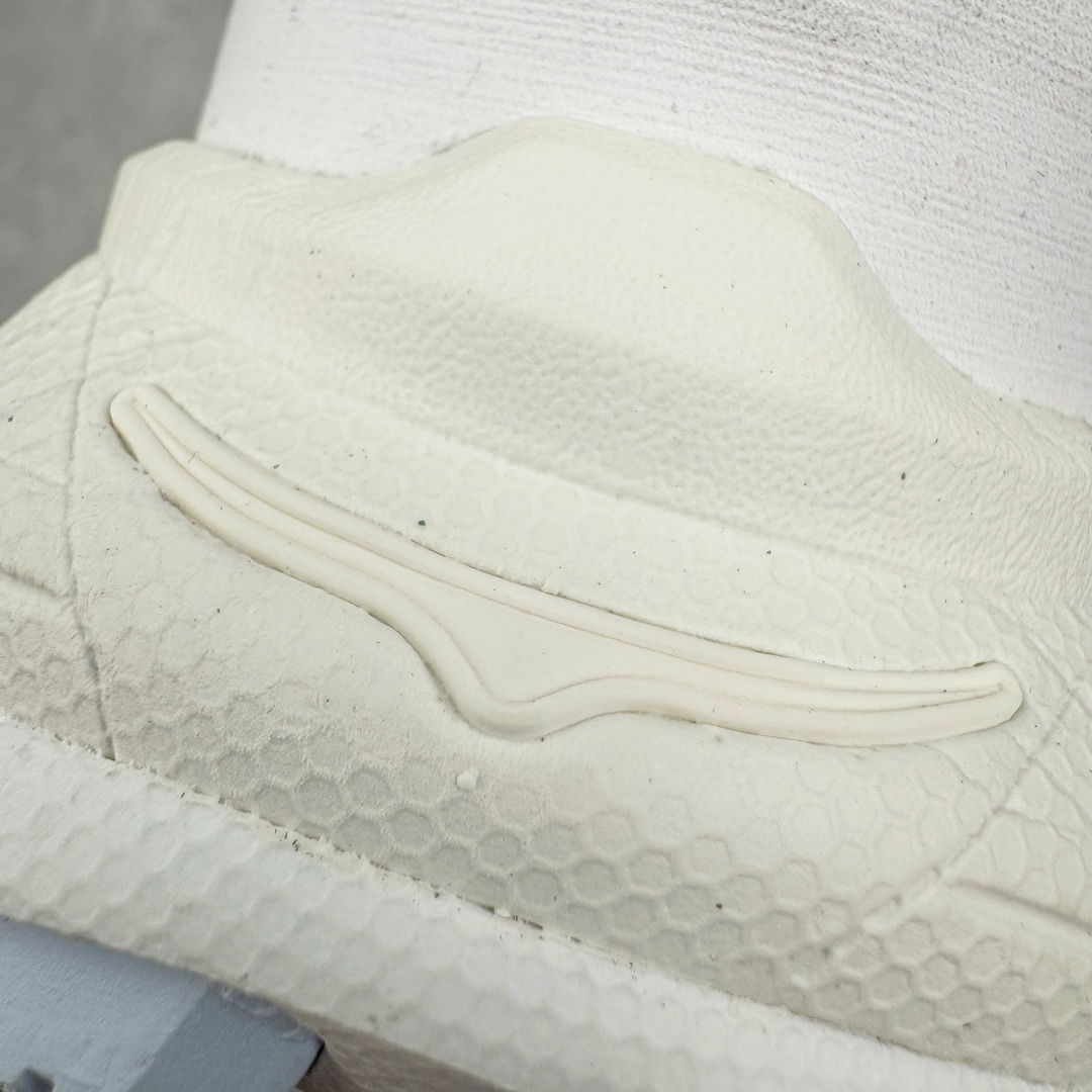 图片[15]-＃X版纯原 HOKA ONE ONE Tor Uitra Low 托亚潮流户外越野登山功能鞋 鞋款利用机能、户外、复古元素将都市型格与户外机能无缝结合 既能自由穿梭于城市的钢筋水泥之间 也能轻松演绎山系潮流搭配 全粒面皮革结合模压鞋口 提升持久耐穿度 直至鞋头的鞋带设计 舒适灵活的调节 搭配鞋头处HOKA ONE ONE飞翼纹饰 营造了个性十足的张扬气场 Tor Ultra 配备 Vibram® 鞋底与 EVA 和RMAT® 中底 给穿著者最佳的抓地力及舒适性 另外中底的金属摇杆可稳定脚部行程 当走过崎岖山路时依然让脚部得到平稳的感觉 而整对鞋以皮革和耐用尼龙布材打造 与坚固的鞋底相结合 可以牢固地支撑脚部和脚踝 另外外层搭载的Event技术 保持鞋履防水以及鞋内透气作用 尺码：36 36.5 37.5 38 38.5 39 40 40.5 41 42 42.5 43 44 44.5 45-选品中心