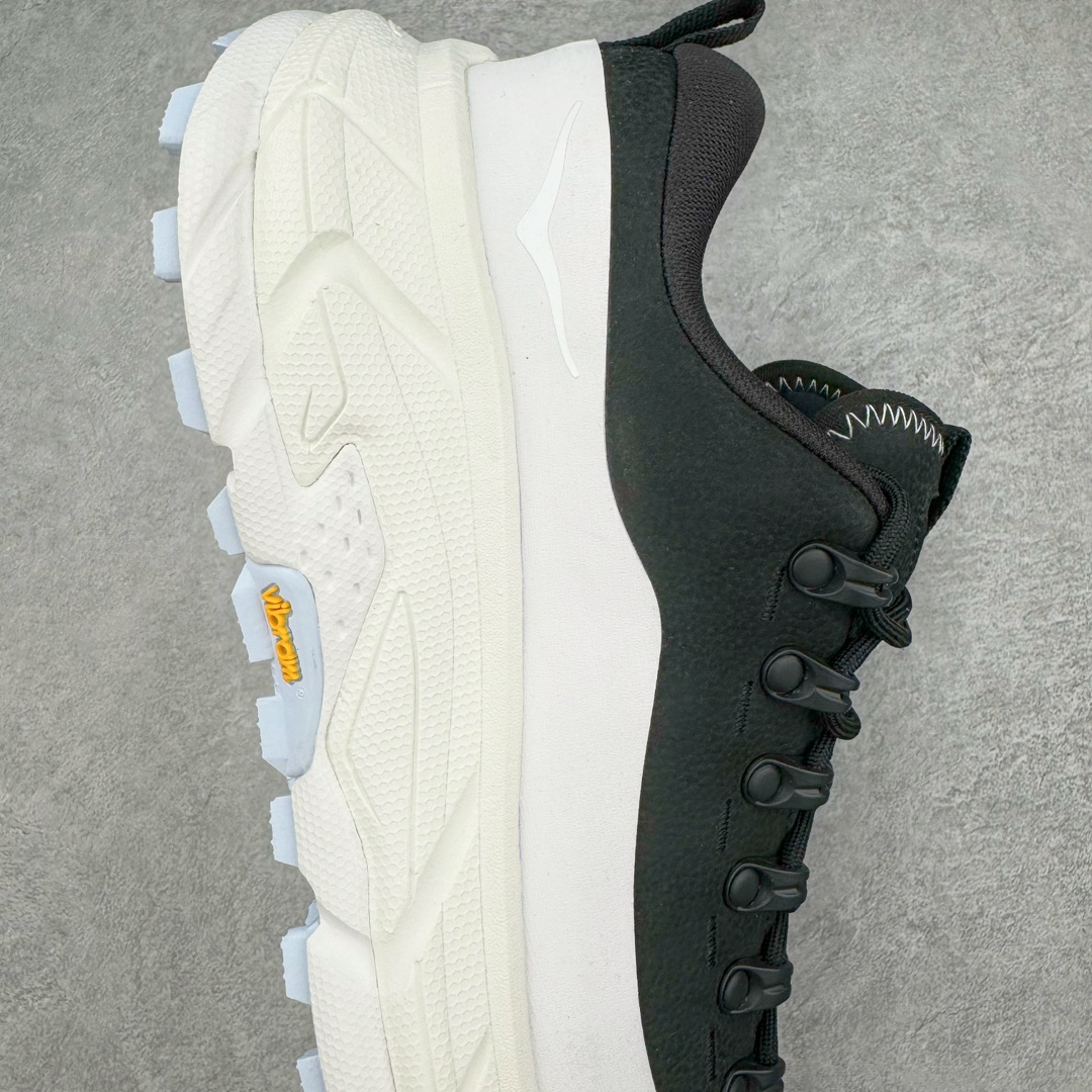 图片[6]-＃X版纯原 HOKA ONE ONE Tor Uitra Low 托亚潮流户外越野登山功能鞋 鞋款利用机能、户外、复古元素将都市型格与户外机能无缝结合 既能自由穿梭于城市的钢筋水泥之间 也能轻松演绎山系潮流搭配 全粒面皮革结合模压鞋口 提升持久耐穿度 直至鞋头的鞋带设计 舒适灵活的调节 搭配鞋头处HOKA ONE ONE飞翼纹饰 营造了个性十足的张扬气场 Tor Ultra 配备 Vibram® 鞋底与 EVA 和RMAT® 中底 给穿著者最佳的抓地力及舒适性 另外中底的金属摇杆可稳定脚部行程 当走过崎岖山路时依然让脚部得到平稳的感觉 而整对鞋以皮革和耐用尼龙布材打造 与坚固的鞋底相结合 可以牢固地支撑脚部和脚踝 另外外层搭载的Event技术 保持鞋履防水以及鞋内透气作用 尺码：36 36.5 37.5 38 38.5 39 40 40.5 41 42 42.5 43 44 44.5 45-选品中心