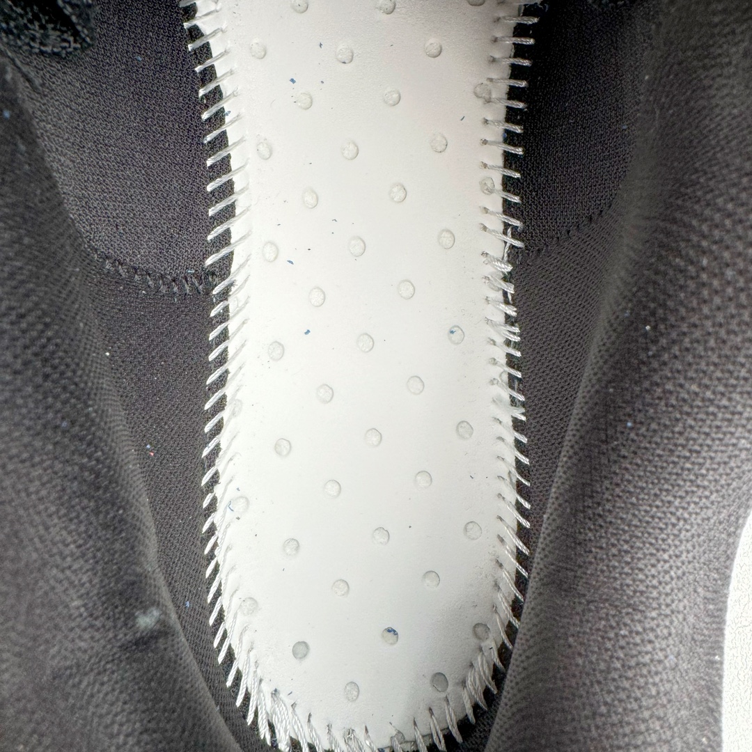 图片[10]-＃X版纯原 HOKA ONE ONE Tor Uitra Low 托亚潮流户外越野登山功能鞋 鞋款利用机能、户外、复古元素将都市型格与户外机能无缝结合 既能自由穿梭于城市的钢筋水泥之间 也能轻松演绎山系潮流搭配 全粒面皮革结合模压鞋口 提升持久耐穿度 直至鞋头的鞋带设计 舒适灵活的调节 搭配鞋头处HOKA ONE ONE飞翼纹饰 营造了个性十足的张扬气场 Tor Ultra 配备 Vibram® 鞋底与 EVA 和RMAT® 中底 给穿著者最佳的抓地力及舒适性 另外中底的金属摇杆可稳定脚部行程 当走过崎岖山路时依然让脚部得到平稳的感觉 而整对鞋以皮革和耐用尼龙布材打造 与坚固的鞋底相结合 可以牢固地支撑脚部和脚踝 另外外层搭载的Event技术 保持鞋履防水以及鞋内透气作用 尺码：36 36.5 37.5 38 38.5 39 40 40.5 41 42 42.5 43 44 44.5 45-选品中心