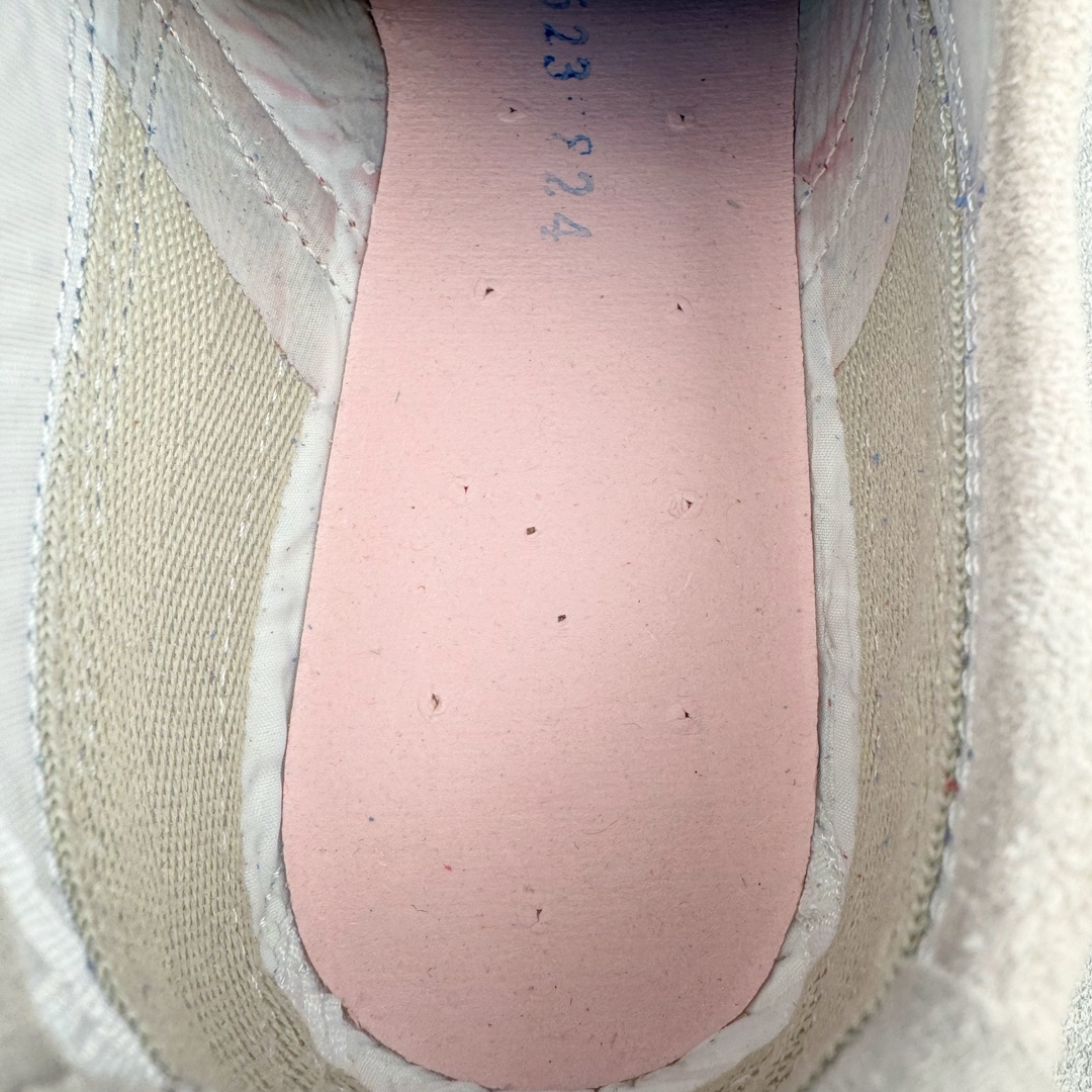 图片[10]-＃HK纯原 Asics Onitsuka Tiger MEXICO 66 亚瑟士鬼冢虎复古经典板鞋 市场最强版本 头层小羊皮加持 海外订单工厂出品 超成熟稳定的做工品控 原装全套纸板楦头开发 原汁原味 完美呈现版型 私模正确鞋底咬花纹路 一比一鞋头弧度高度鞋身弧度 绝不口嗨 细节品控鞋型随意秒杀市面 原档咬花纹路私模大底 一个单元有六个三角形 总体形拼接呈现花瓣状 官方四联吊牌 原装Ortholite轻量化鞋垫 原盒原配 质保卡 说明书 钢印防尘纸 纸板中底带钢印 乳胶组合鞋垫 支持全方位的对比专柜 产品从款式颜色造型上体现出追求舒适和细节的完美 鞋类更是推崇手工制作的严谨与完美 融舒适性与可穿性的设计风格 注重细节的完美和别致魅力 既保持稳重 又不失轻松的时尚感 尺码：36 37 37.5 38 39 39.5 40 40.5 41.5 42 42.5 43.5 44 45 46-选品中心