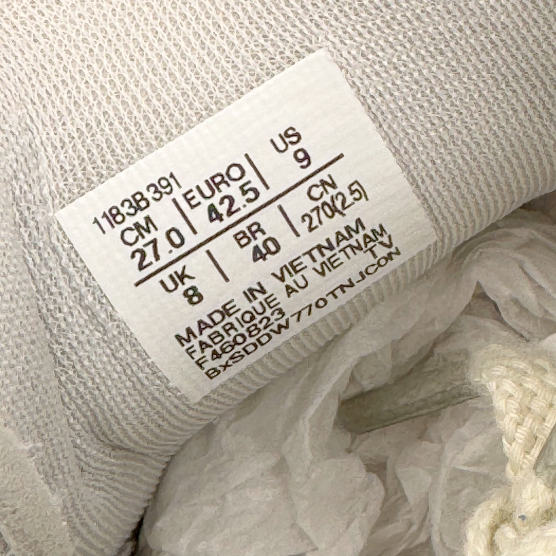 图片[12]-＃HK纯原 Asics Onitsuka Tiger MEXICO 66 亚瑟士鬼冢虎复古经典板鞋 市场最强版本 头层小羊皮加持 海外订单工厂出品 超成熟稳定的做工品控 原装全套纸板楦头开发 原汁原味 完美呈现版型 私模正确鞋底咬花纹路 一比一鞋头弧度高度鞋身弧度 绝不口嗨 细节品控鞋型随意秒杀市面 原档咬花纹路私模大底 一个单元有六个三角形 总体形拼接呈现花瓣状 官方四联吊牌 原装Ortholite轻量化鞋垫 原盒原配 质保卡 说明书 钢印防尘纸 纸板中底带钢印 乳胶组合鞋垫 支持全方位的对比专柜 产品从款式颜色造型上体现出追求舒适和细节的完美 鞋类更是推崇手工制作的严谨与完美 融舒适性与可穿性的设计风格 注重细节的完美和别致魅力 既保持稳重 又不失轻松的时尚感 尺码：36 37 37.5 38 39 39.5 40 40.5 41.5 42 42.5 43.5 44 45 46-选品中心