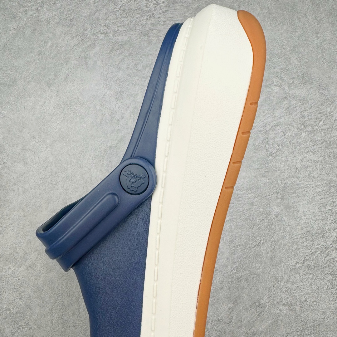 图片[7]-＃DG莞产 Crocs Classic Clog 卡骆驰简约休闲沙滩洞洞拖鞋凉鞋 全速 透明防水袋包装 注意配件需单独购买 超轻Croslite专利材料打造 鞋面更加耐用易清洗 该鞋款轻盈舒适 2002年 经典克骆格诞生 秉承外形简单 穿着舒适的初衷 不断为消费者带来舒适的穿着体验 穿出“趣”味 鞋面洞洞可搭彰显个性的智必星 一鞋两穿 可调节式后跟带增添鞋身的稳固性能 放前面变成愜意舒适的凉拖 放后面行走跑跳更加稳妥 Croslite ™材料 封闭式细胞树脂 能够在体温作用下自动变形以适应脚部形状 涉水性优秀的同时易于清洁 抓地力强 不易打滑 Crocs的核心理念：轻便 灵活 全方位的舒适感 同步官方尺码：M4（36-37） M5（37-38）M6（38-39）M7（39-40）M8（41-42）M9（42-43）M10（43-44）M11（45-46）-选品中心