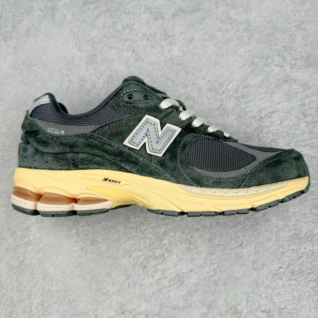 图片[8]-＃M3纯原 New Balance 2002R NB2002 男女休闲慢跑鞋 日韩出口特供订单 配套商长期套现长期补货 全新货品 正常出厂触屏不到的单价 超级跑量款 全套原楦原纸板原厂数据开发 进口三明治网面 原装进口翻毛皮料正确绒感卡色 正确中底拉帮中底网布细节 采用轻质牛剖革拼接透气网眼衬垫织物鞋面材质 T-Beam大底提供足步弓支撑 保持步态稳定 后跟搭载外露缓震胶 鞋身整体以各种深浅不一的灰色覆盖 鞋头以淡蓝色调装饰 网眼衬垫通过不规律的色块实现做旧的美感 泛黄的鞋底更是进一步增添了复古气息 尺码：36 37 37.5 38 38.5 39.5 40 40.5 41.5 42 42.5 43 44 44.5 45-选品中心