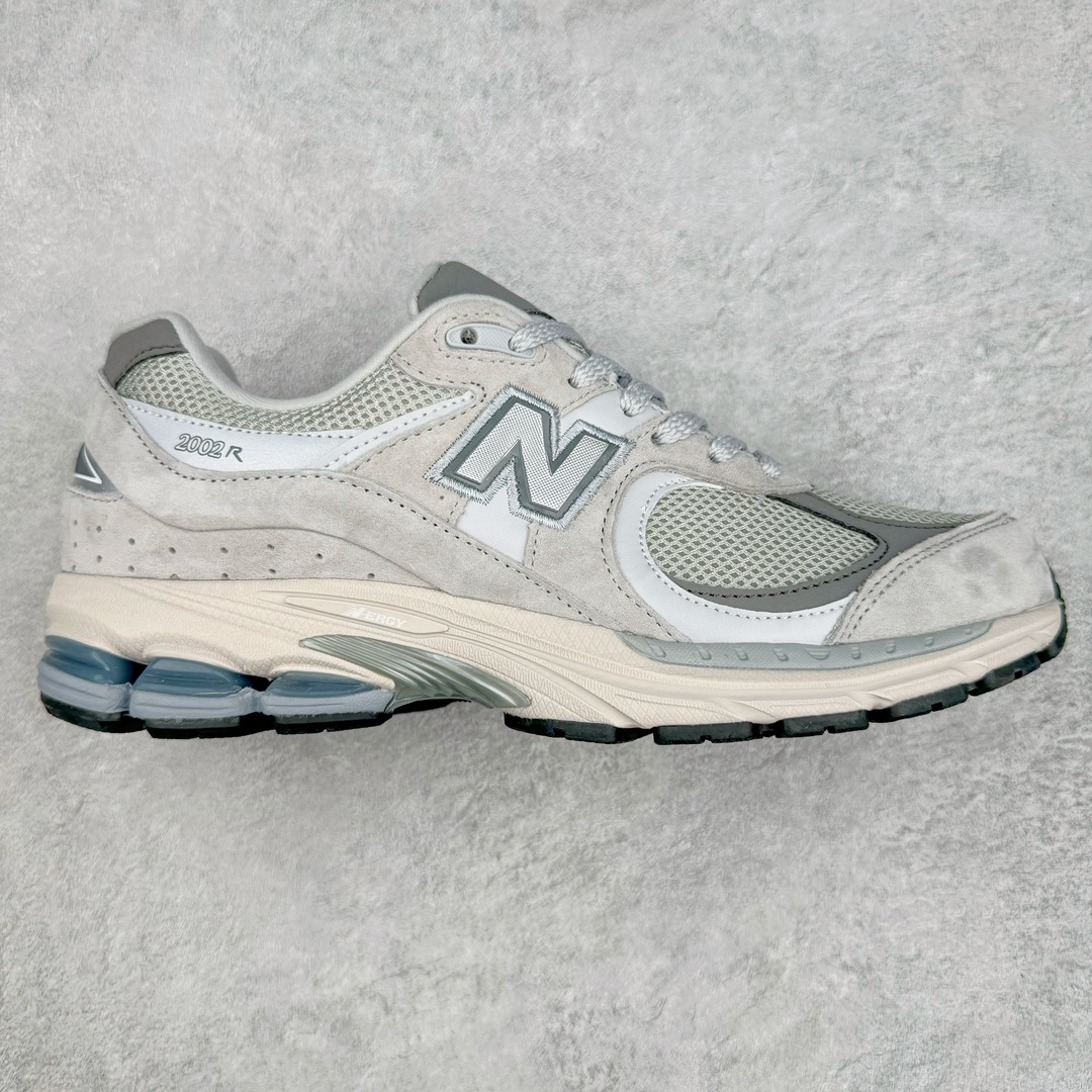 图片[3]-＃M3纯原 New Balance 2002R NB2002 男女休闲慢跑鞋 日韩出口特供订单 配套商长期套现长期补货 全新货品 正常出厂触屏不到的单价 超级跑量款 全套原楦原纸板原厂数据开发 进口三明治网面 原装进口翻毛皮料正确绒感卡色 正确中底拉帮中底网布细节 采用轻质牛剖革拼接透气网眼衬垫织物鞋面材质 T-Beam大底提供足步弓支撑 保持步态稳定 后跟搭载外露缓震胶 鞋身整体以各种深浅不一的灰色覆盖 鞋头以淡蓝色调装饰 网眼衬垫通过不规律的色块实现做旧的美感 泛黄的鞋底更是进一步增添了复古气息 尺码：36 37 37.5 38 38.5 39.5 40 40.5 41.5 42 42.5 43 44 44.5 45-选品中心